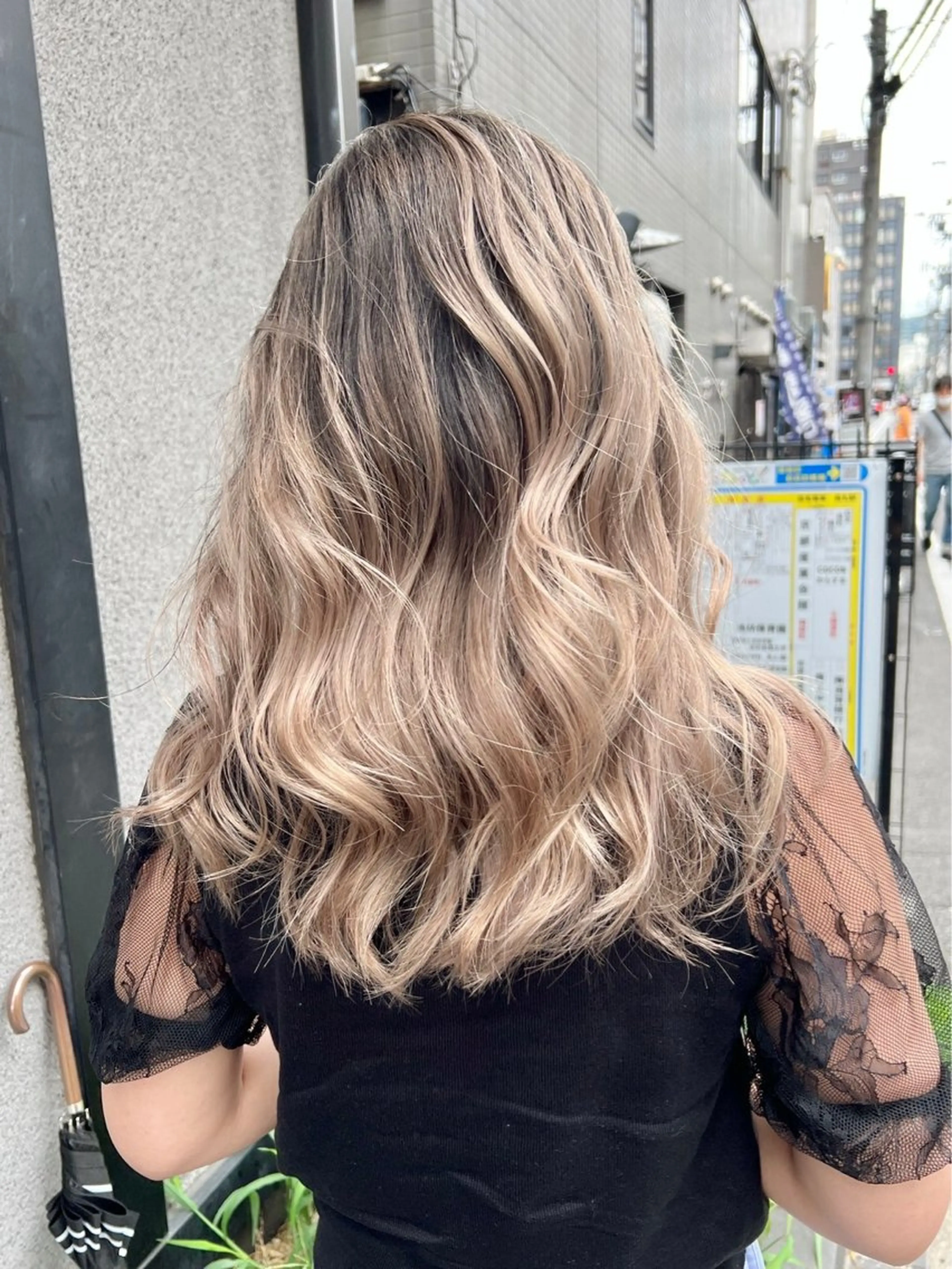 ロング カラー ヘアアレンジ バレイヤージュ ベージュカラー ホワイトベージュ レイヤーカット カット ヘアカラー SALOWIN京都河原町Suite店所属・外国人風レイヤー/ ハイトーンSHUのヘアスタイル