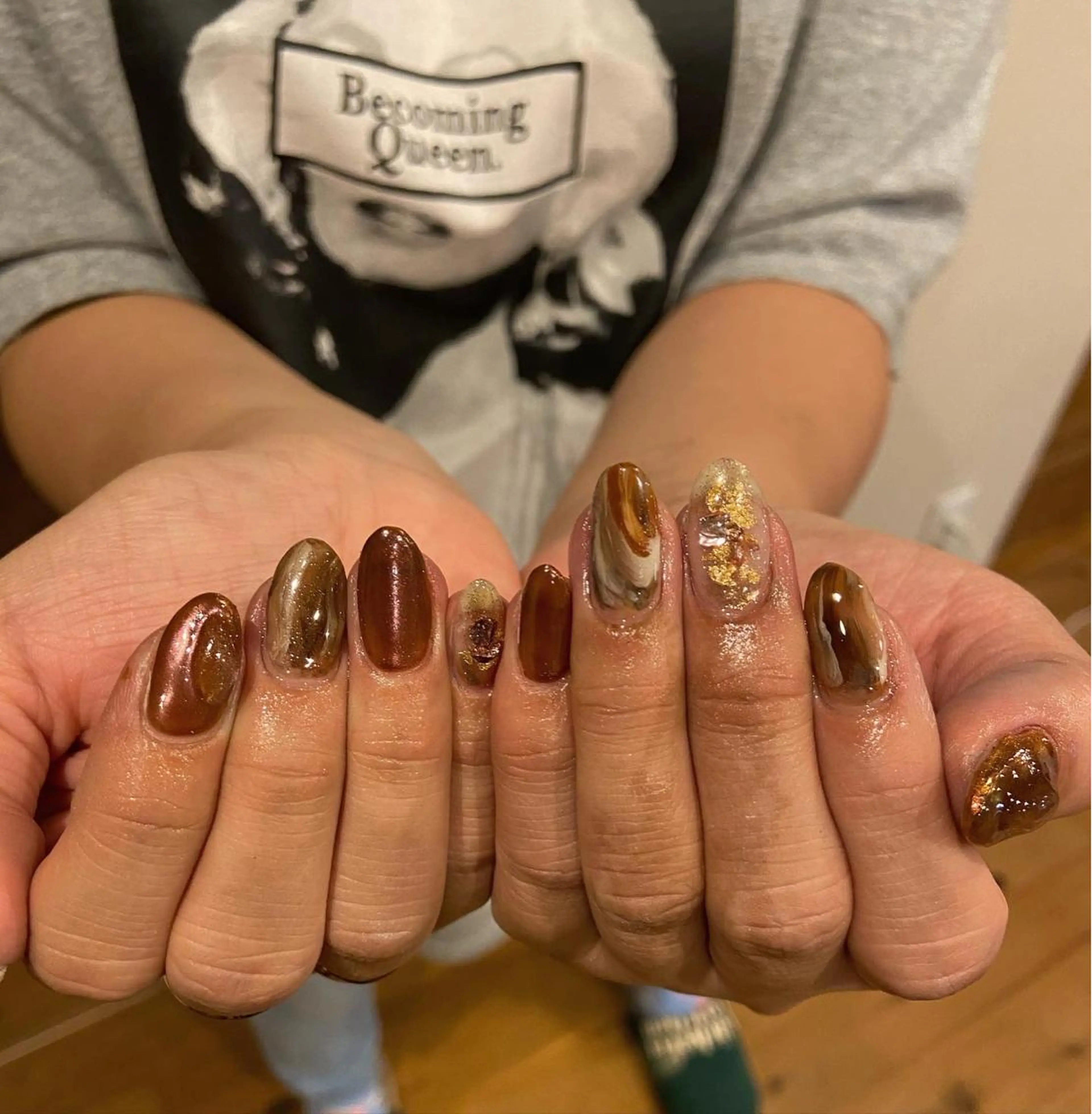 ネイル アートネイル ブラウン ミラーネイル ニュアンスネイル ワンカラーネイル . unffのネイルデザイン