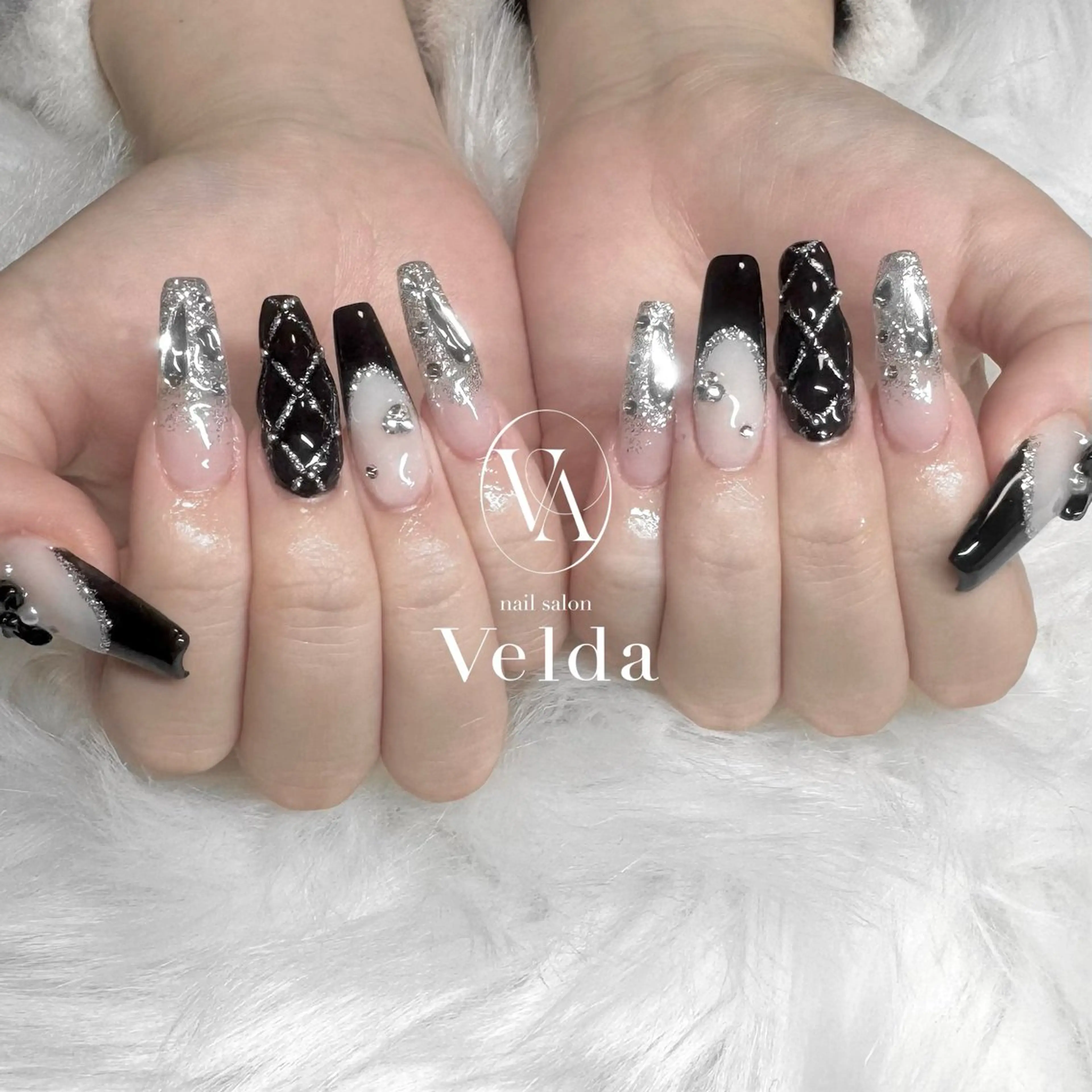 ネイル フレンチネイル ラメ(グリッター) ラメグラデーション ストーンネイル 💎スカルプ💎 Velda(ベルダ)のネイルデザイン