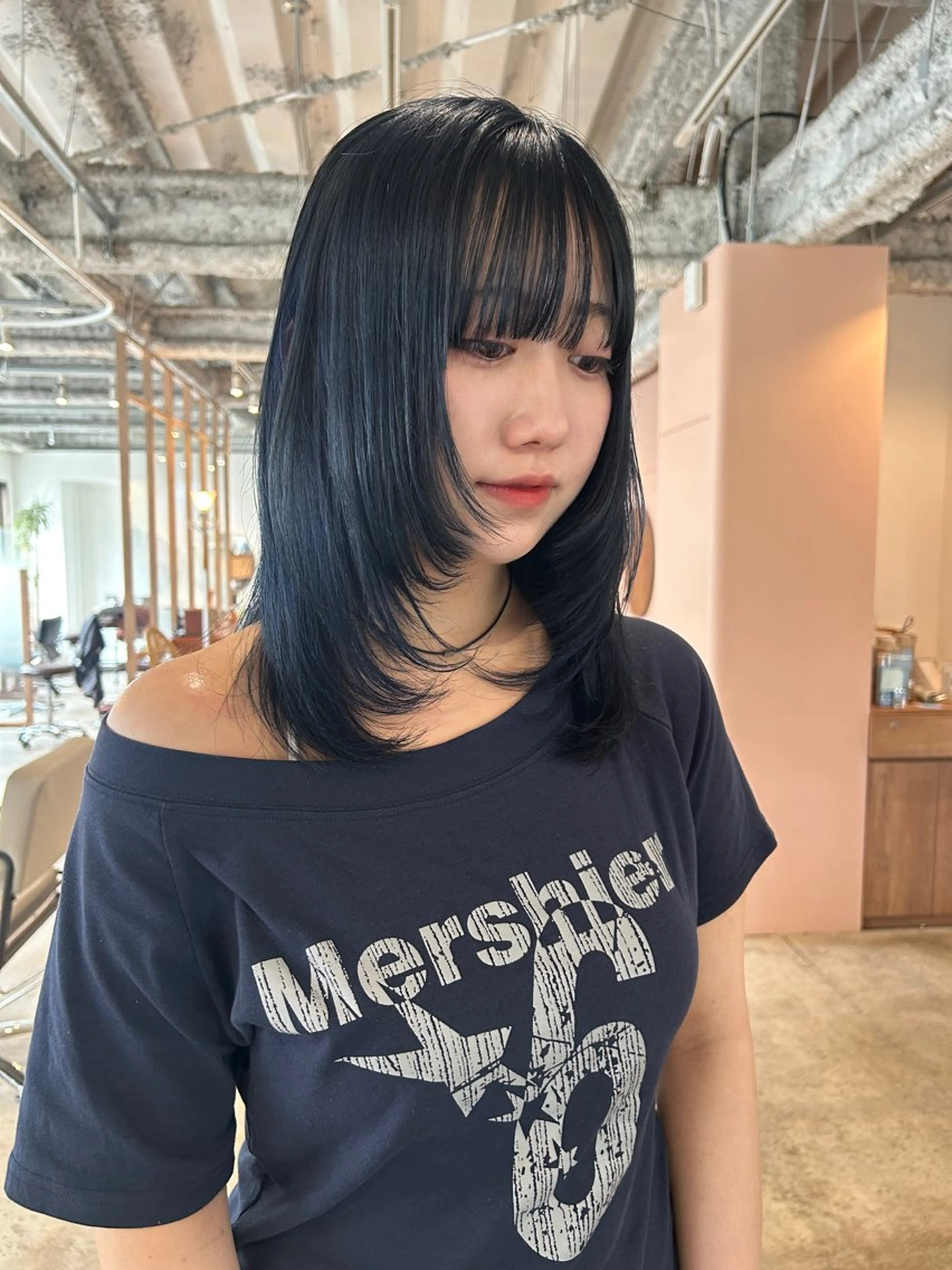 セミロング カラー ヘアアレンジ ブリーチ 透明感カラー 顔周りカット レイヤーカット 🎀suzuna 透明感colorのヘアスタイル