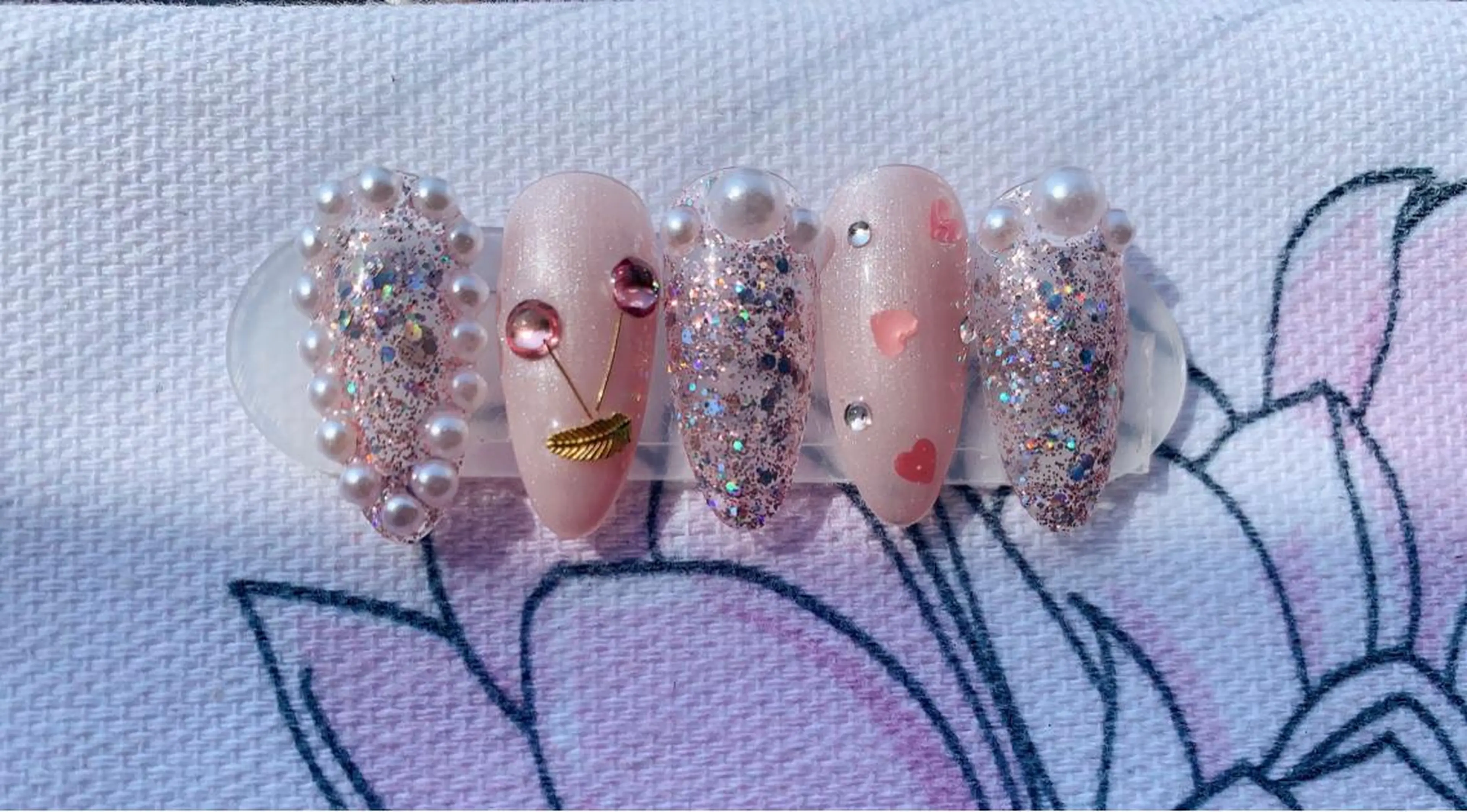 Ui_Amor (パラジェル)のネイルデザイン