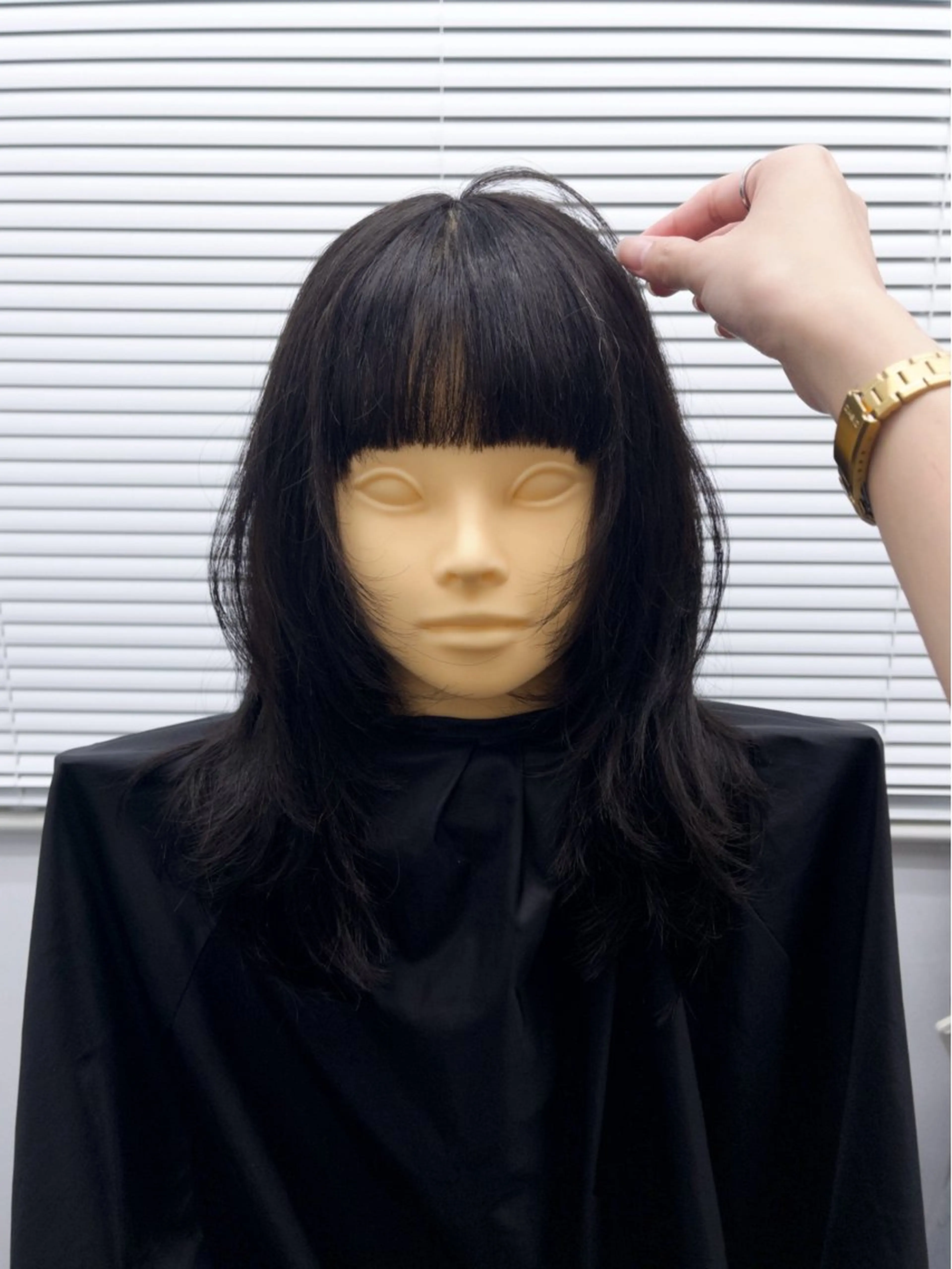 ミディアム kosoraレイヤー ハイトーン/デザインのヘアスタイル