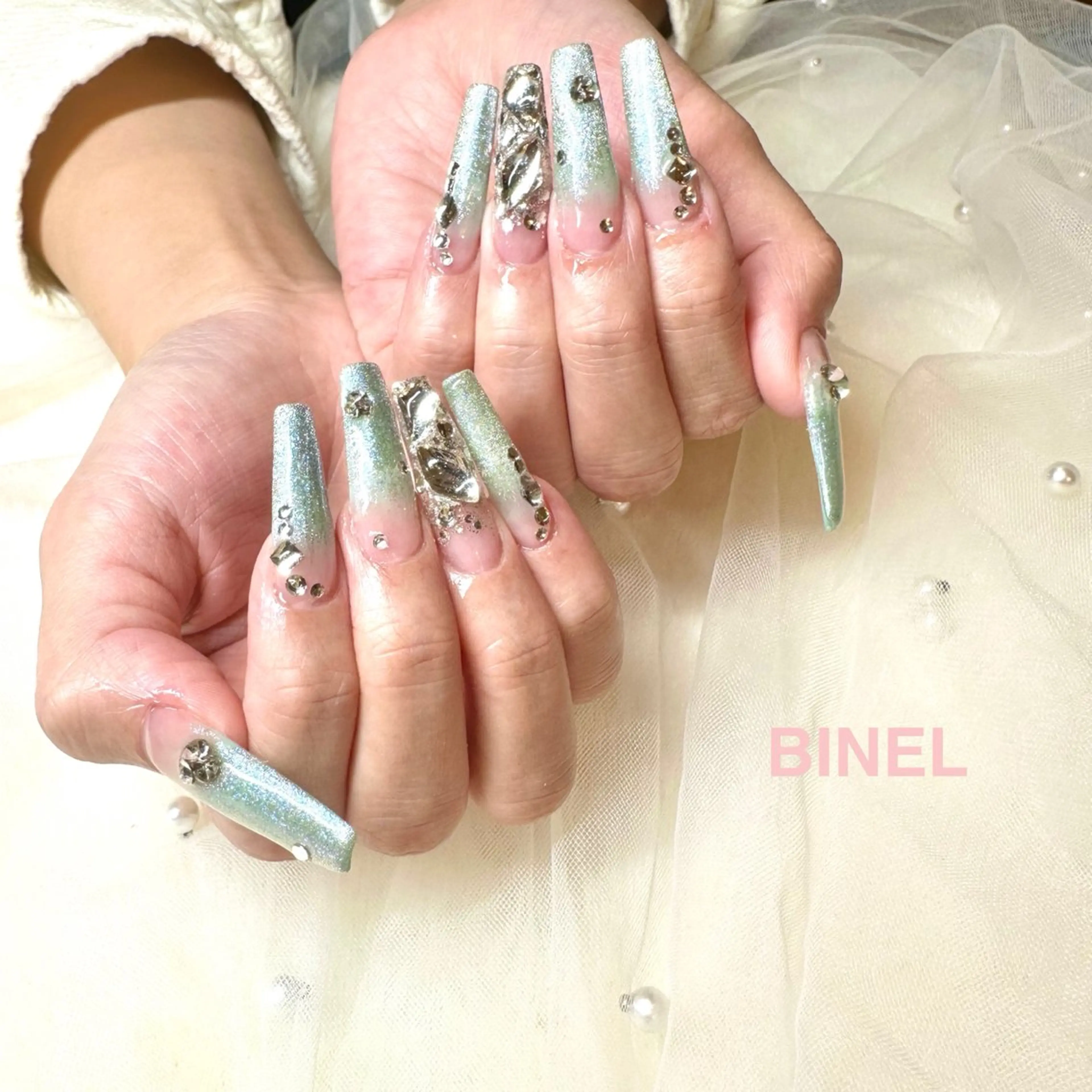 ネイル ロングネイル BINEL REINAのネイルデザイン