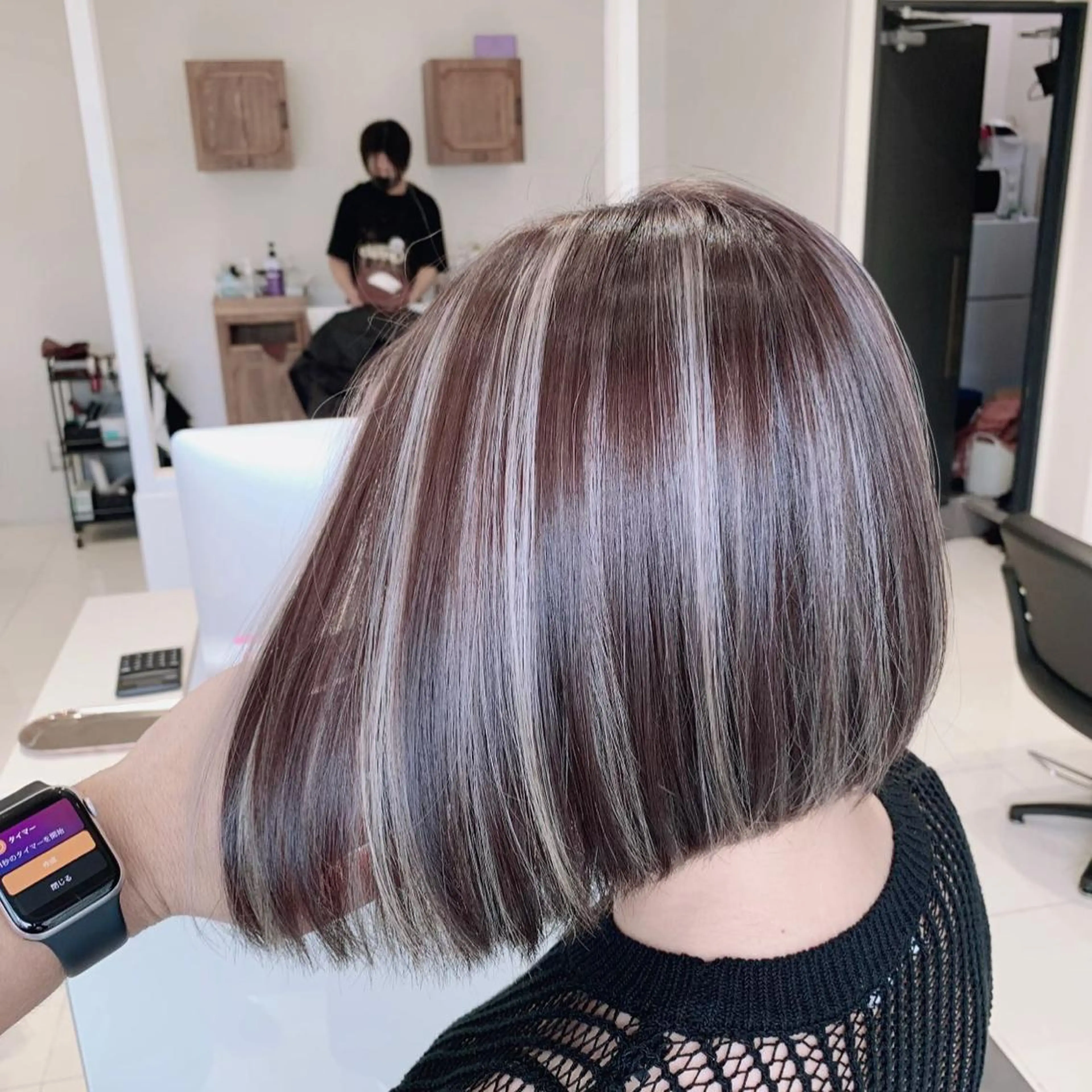 ショート カラー ブリーチ ケアブリーチ ハイライトカラー インナーカラー ハイライト ヘアカラー オフホワイトアンドなんば所属・福西 洋斗のヘアスタイル