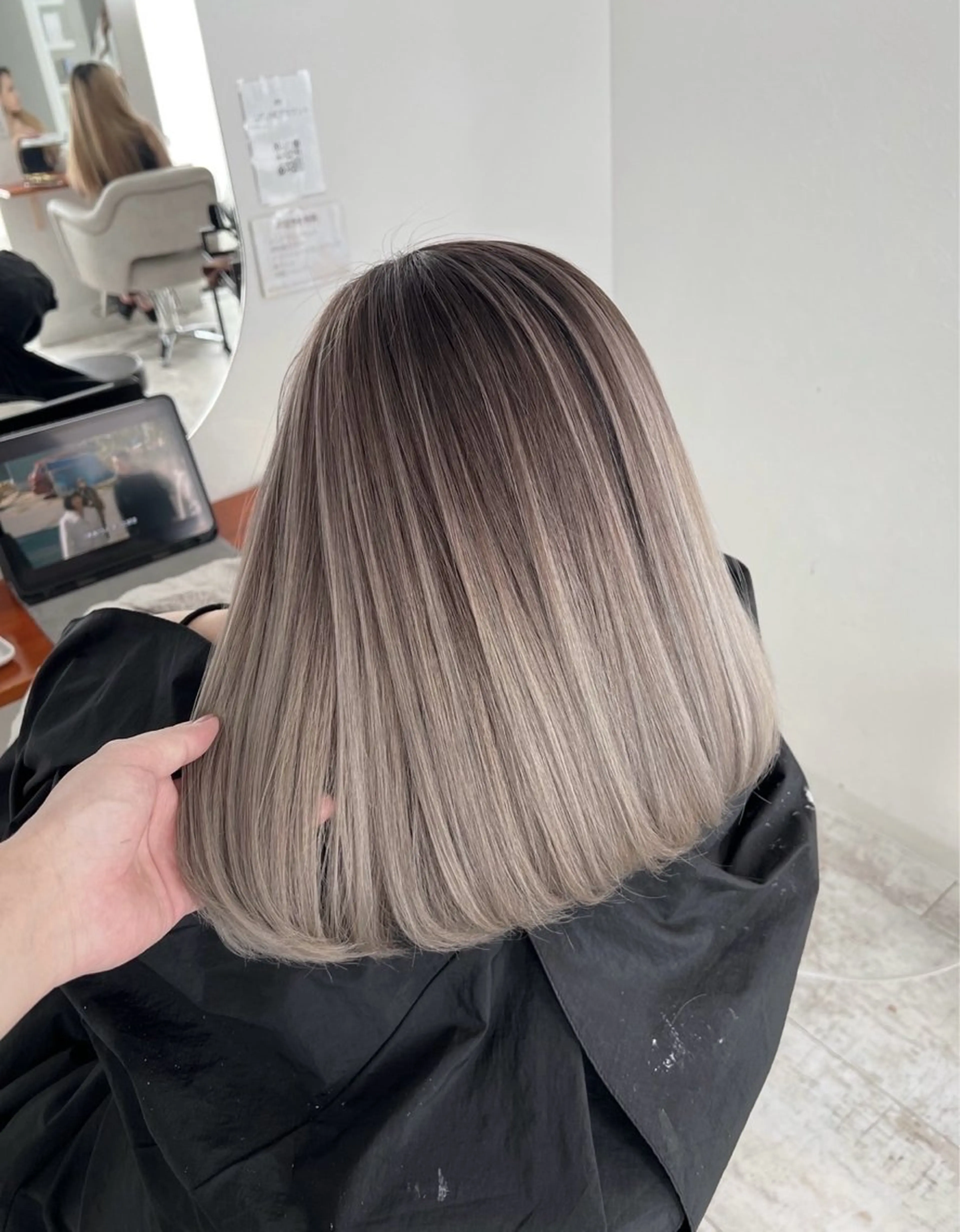 ミディアム カラー バレイヤージュ グレージュ レイヤーカット ヘアカラー トリートメント ROBIN所属・指名数No.1 /NAOYAのヘアスタイル