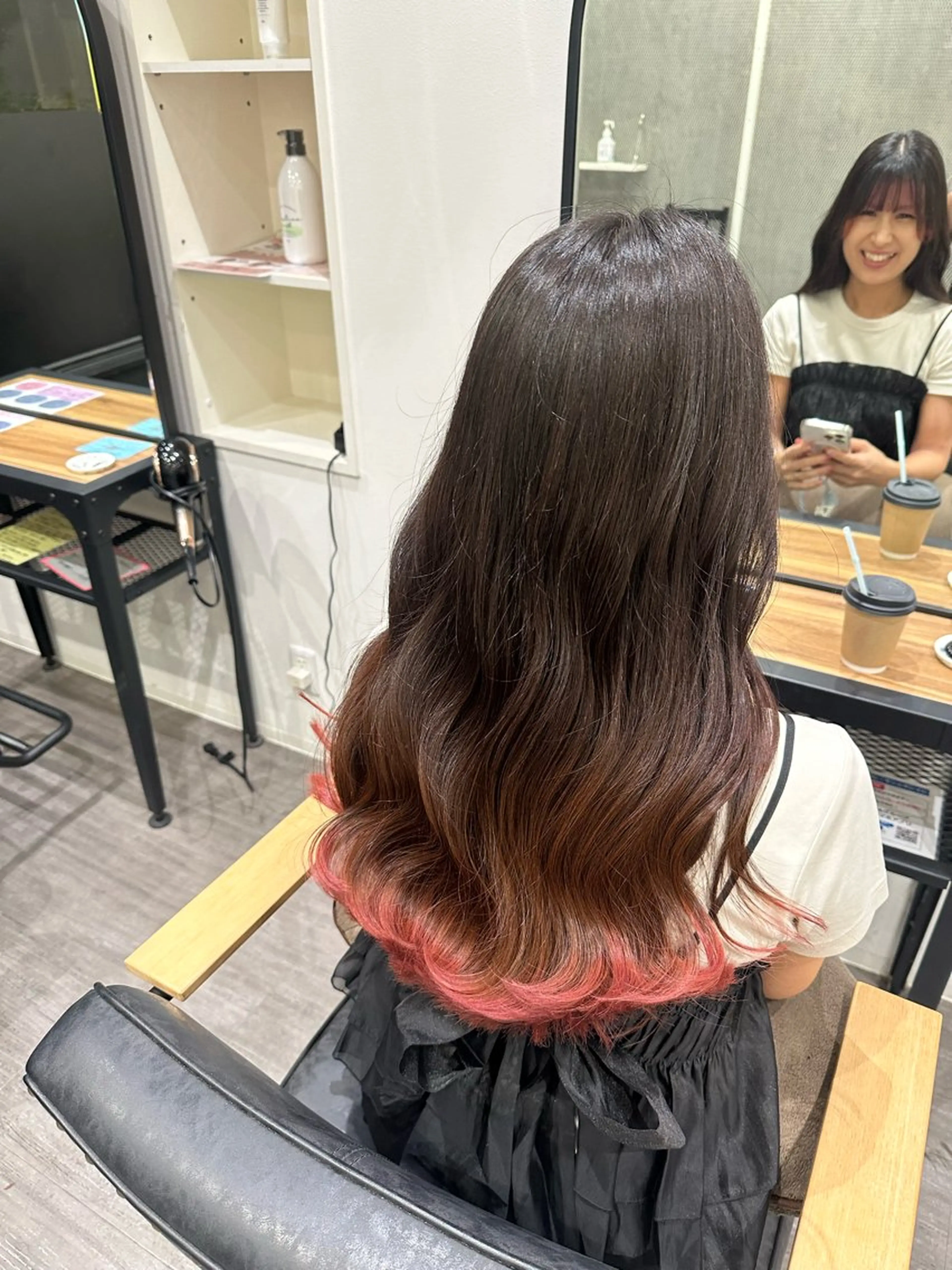 セミロング カラー ピンクカラー 艶髪レイヤー上田 紗也🇰🇷💗のヘアスタイル