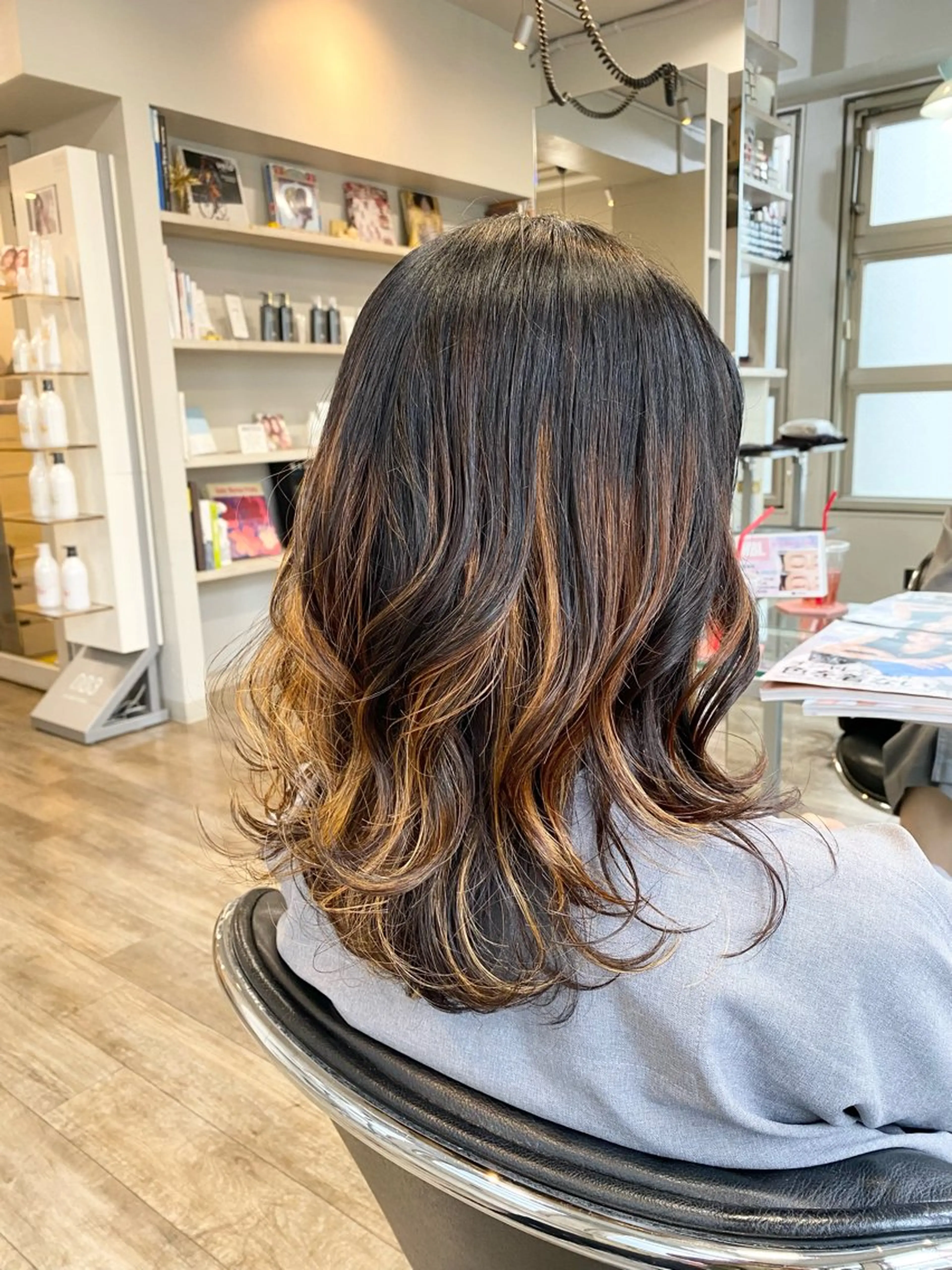 ミディアム カラー MUSEUM 谷平悠兼のヘアスタイル