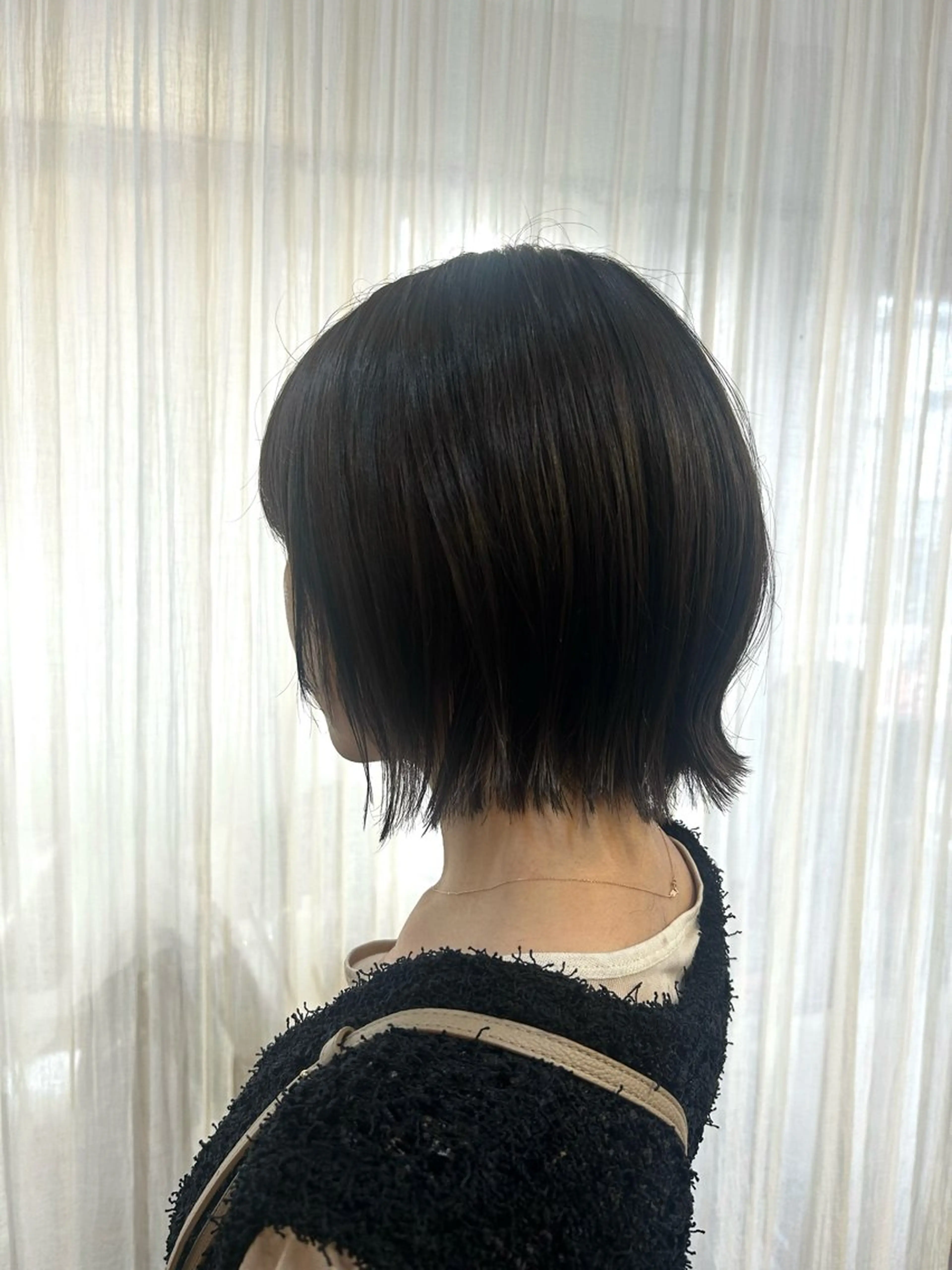 ミディアム カラー アッシュ ボブ 外ハネヘア Masaki ブリーチカラーのヘアスタイル