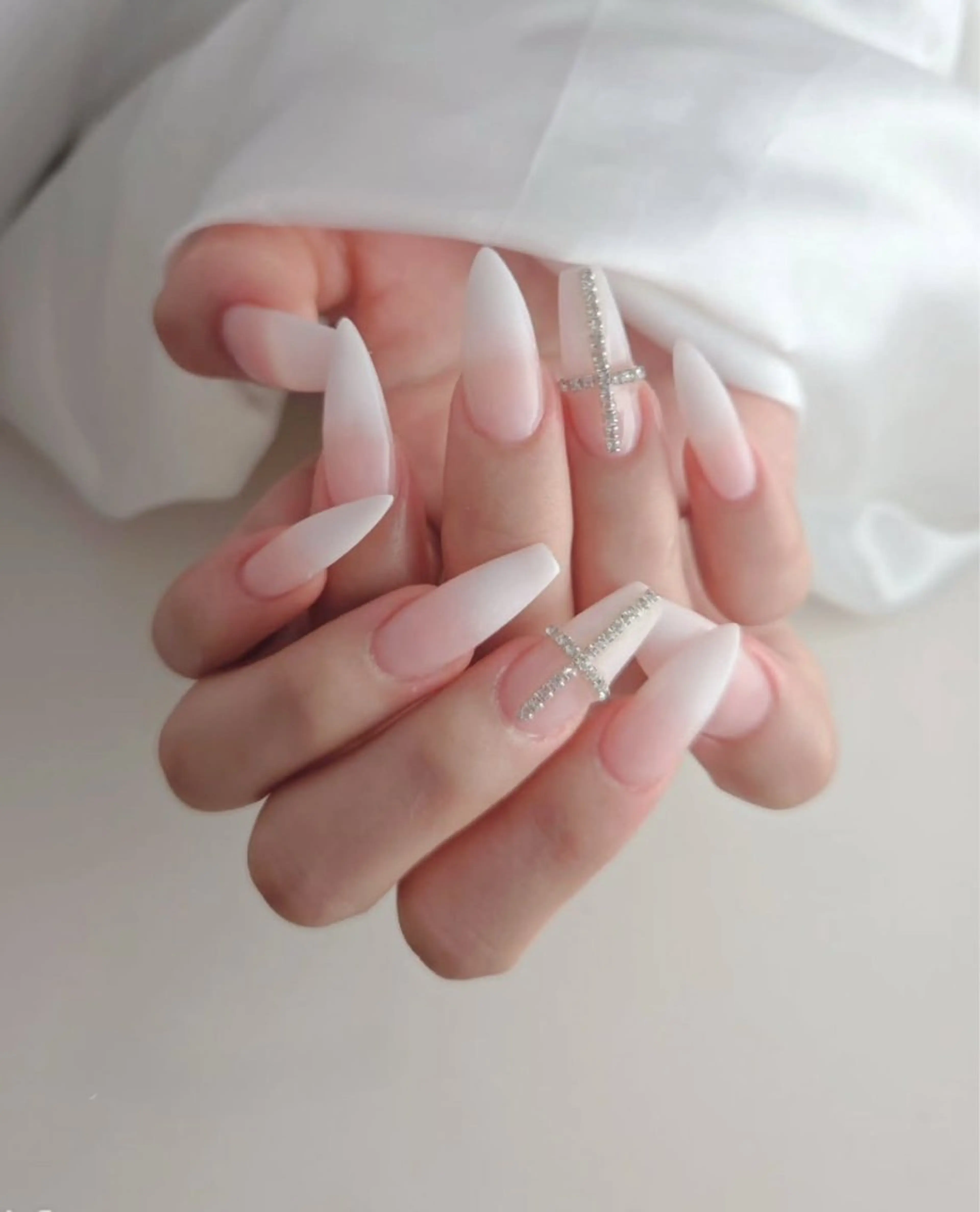 ネイル フラッシュネイル フレンチネイル グラデーション キラキラネイル 韓国ネイル ハンドネイル Lina nail所属・Lunaa 池袋のネイルデザイン