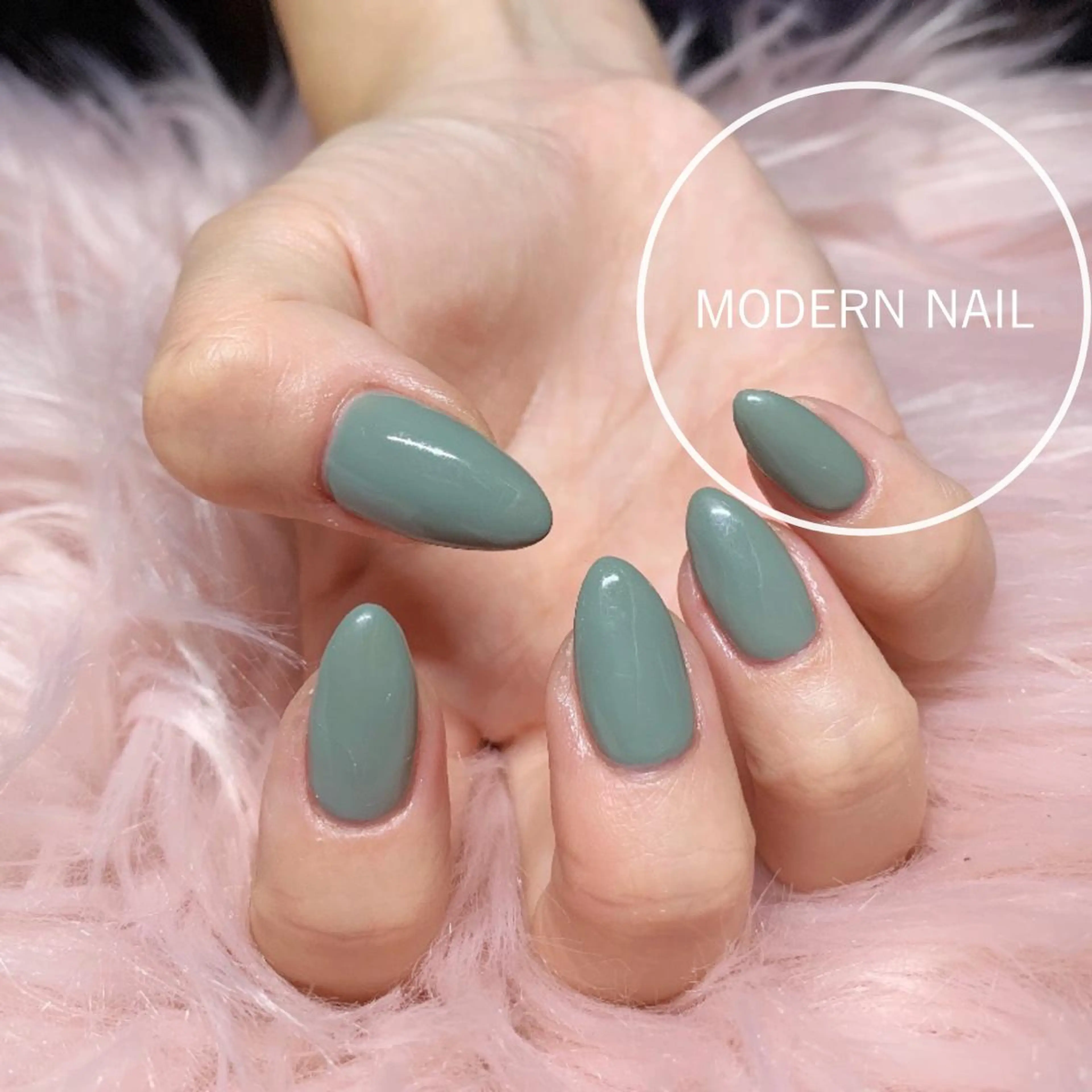 ネイル グリーン ワンカラーネイル ハンドネイル 小川 玲奈のネイルデザイン