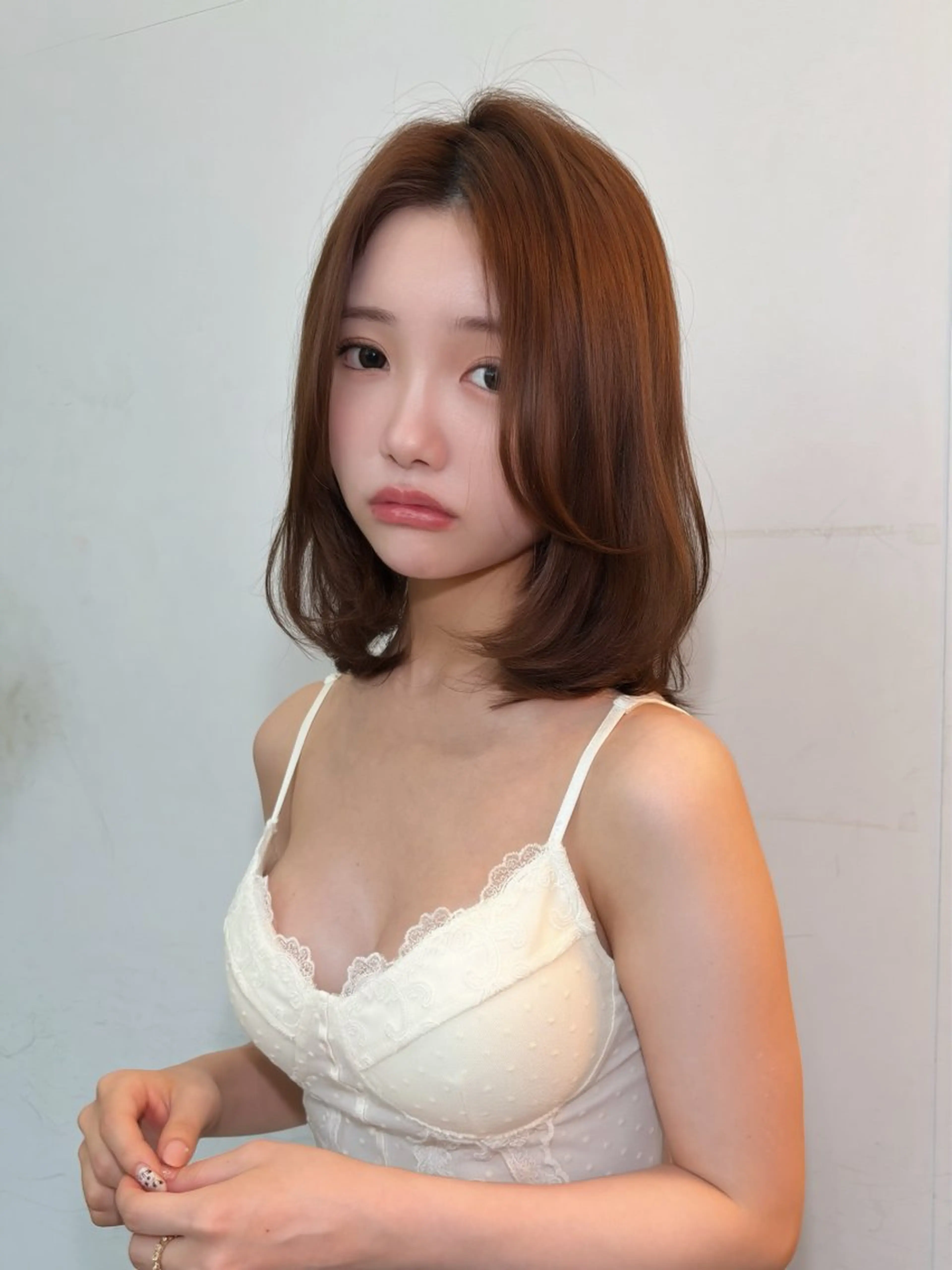 ミディアム カラー ミディアムレイヤー ベージュカラー レイヤーカット 縮毛矯正 カット ヘアカラー 【美髪矯正】 吉村　清志のヘアスタイル