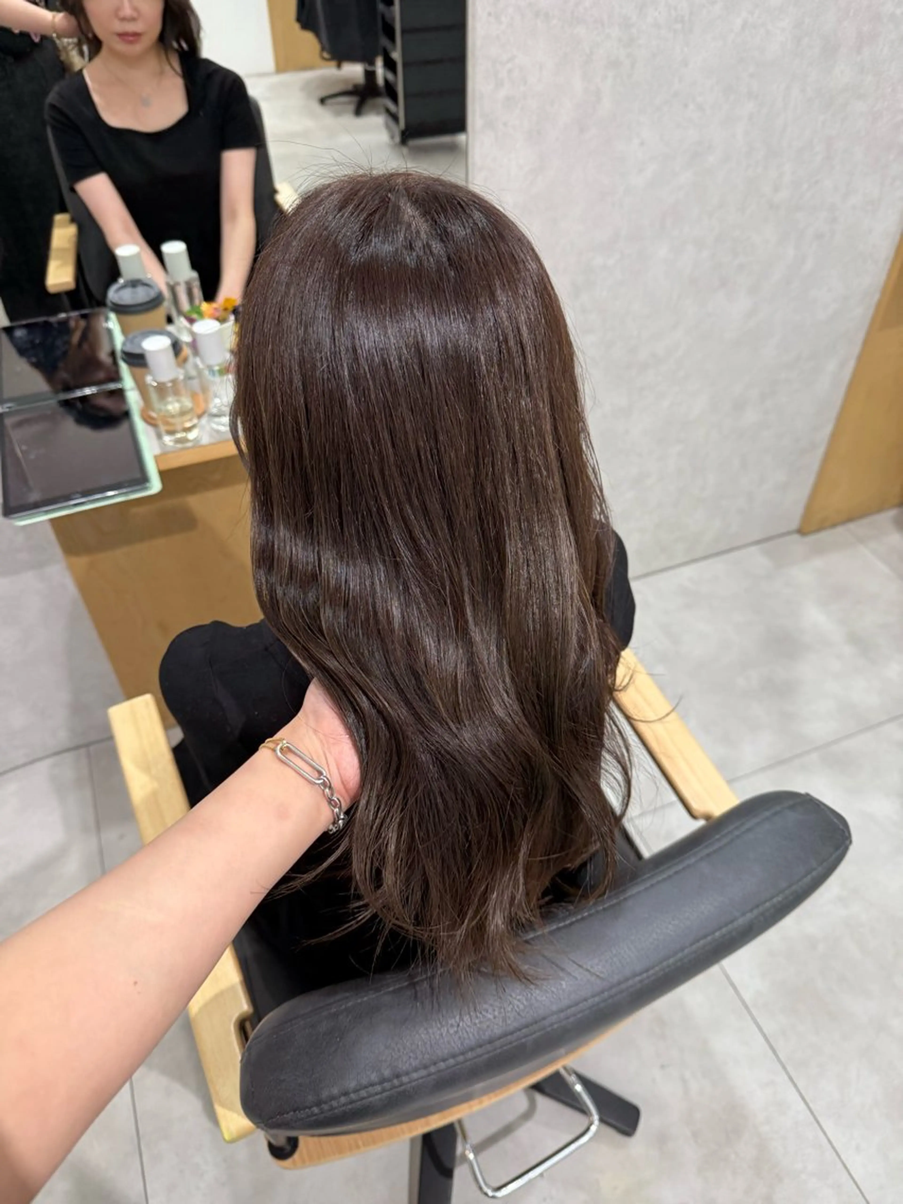 セミロング カラー アッシュ アッシュブラウン ブラウンカラー カット ヘアカラー トリートメント 西田 歩果のヘアスタイル