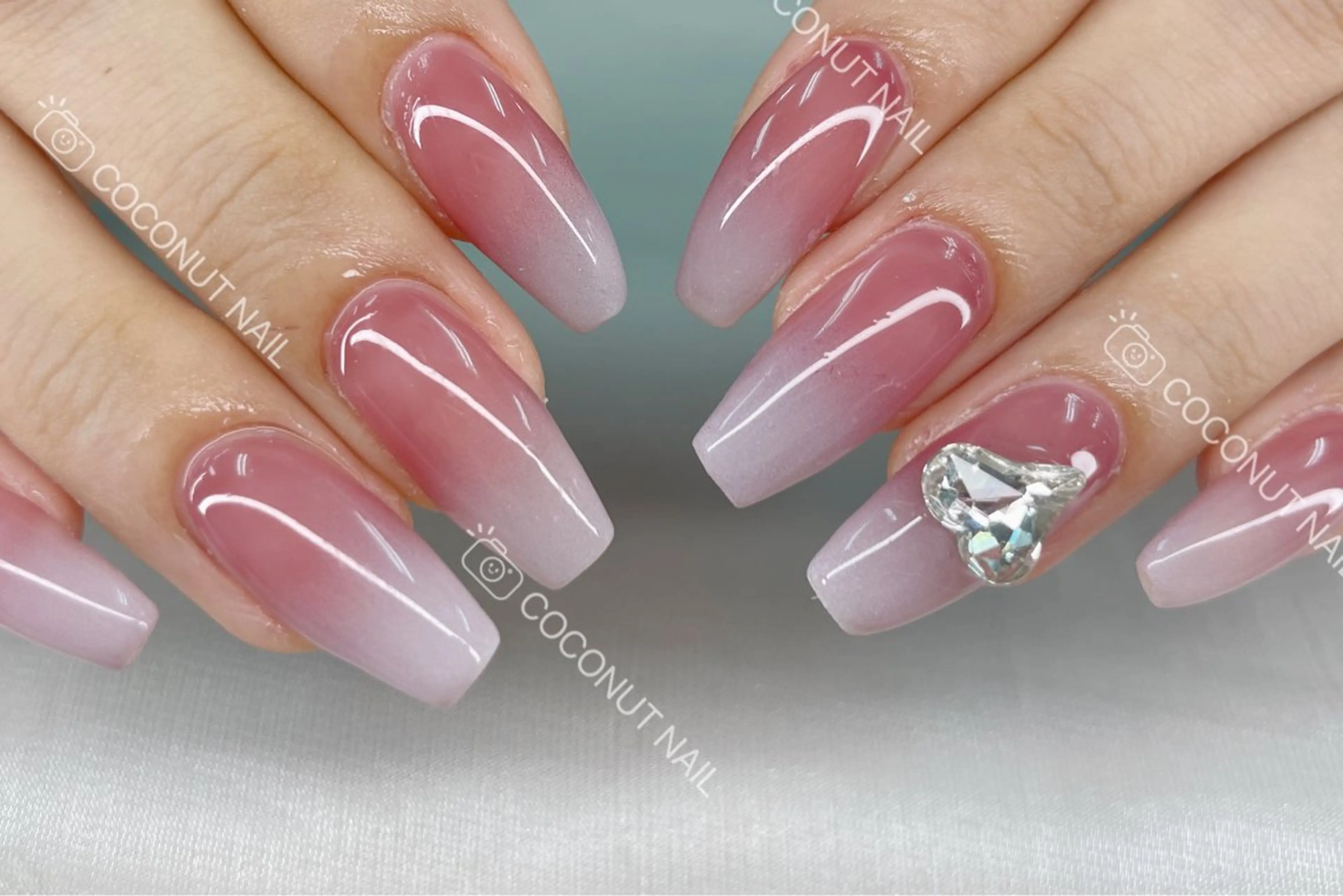 ネイル べっ甲ネイル フレンチネイル キラキラネイル マグネットネイル 大理石ネイル(マーブル) ハンドネイル 神田 ココナッツのネイルデザイン