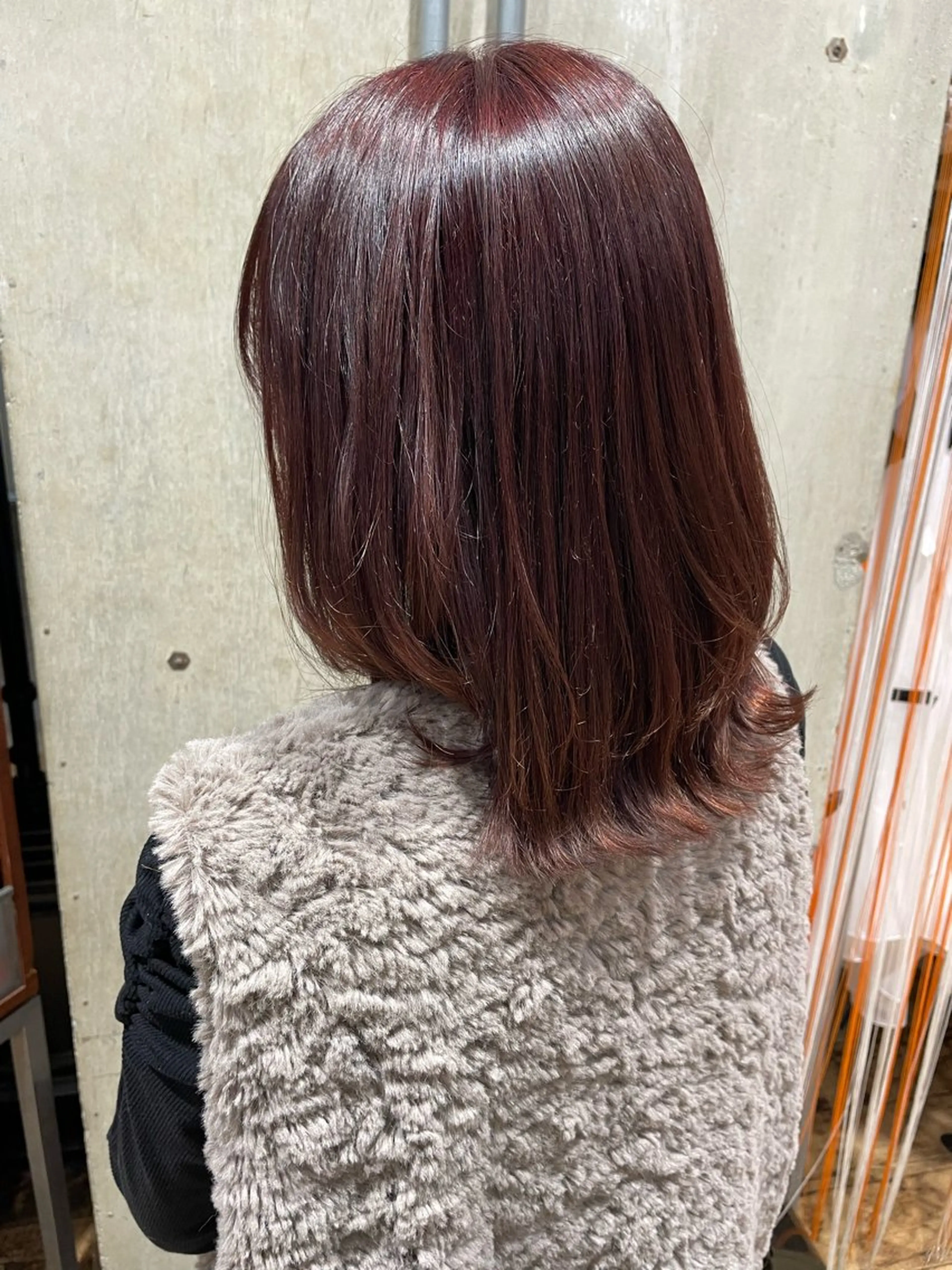 ミディアム カラー ワタナベ アオイのヘアスタイル