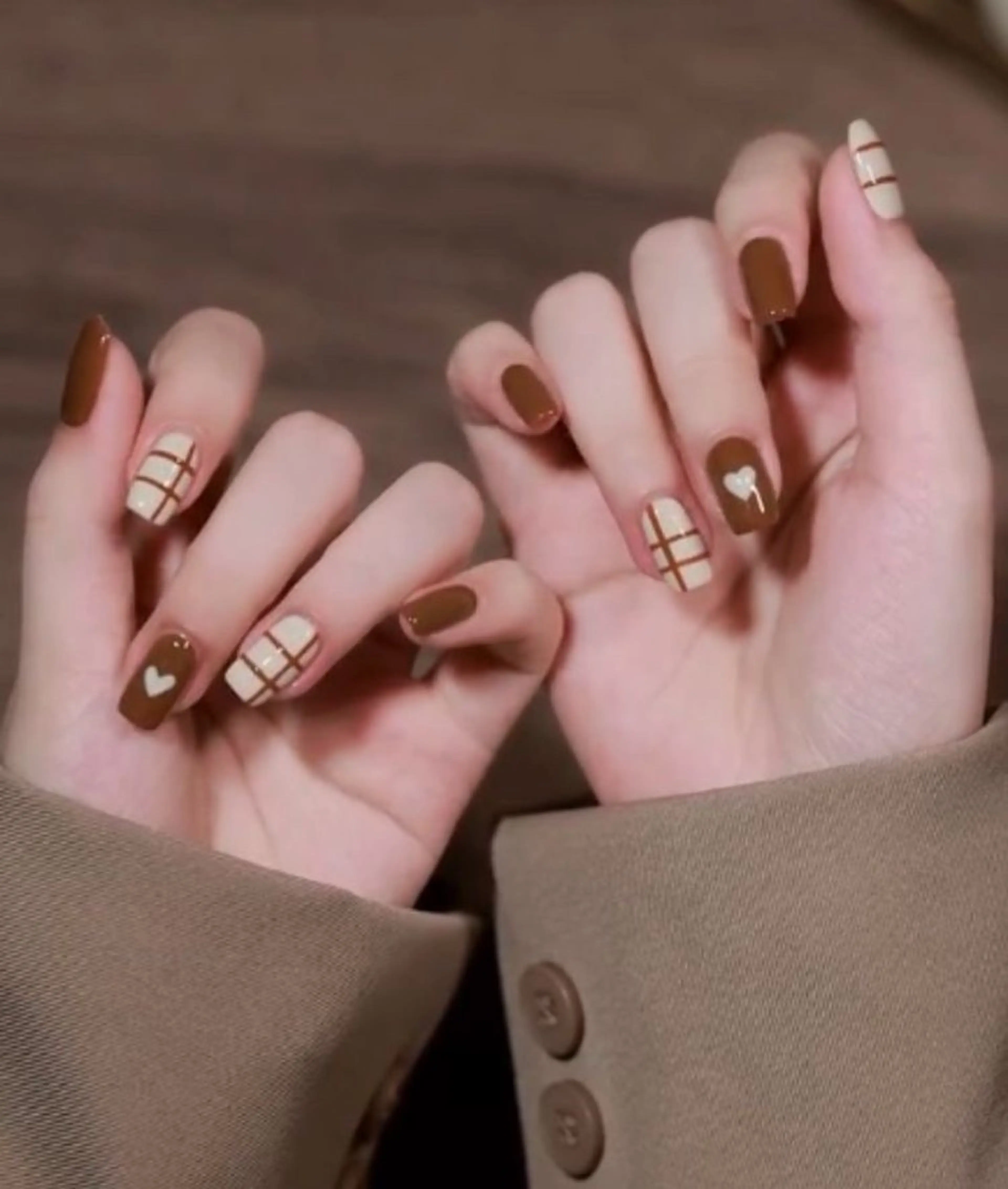 ネイル ハンドネイル EMI ANA.CHUOのネイルデザイン