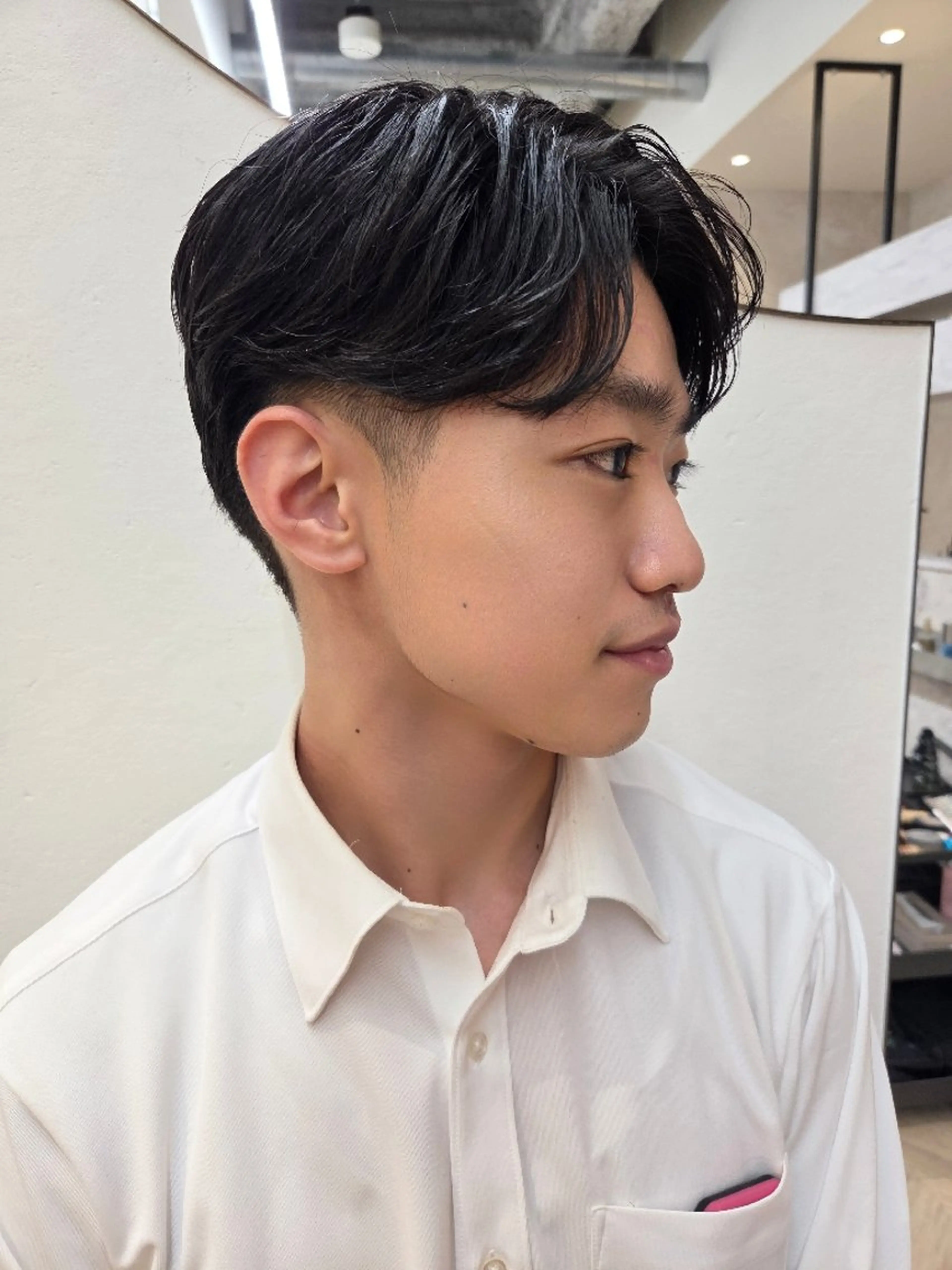 メンズ センターパート メンズ韓国風 メンズ ヘアメイク  ハイトーン キャロのヘアスタイル