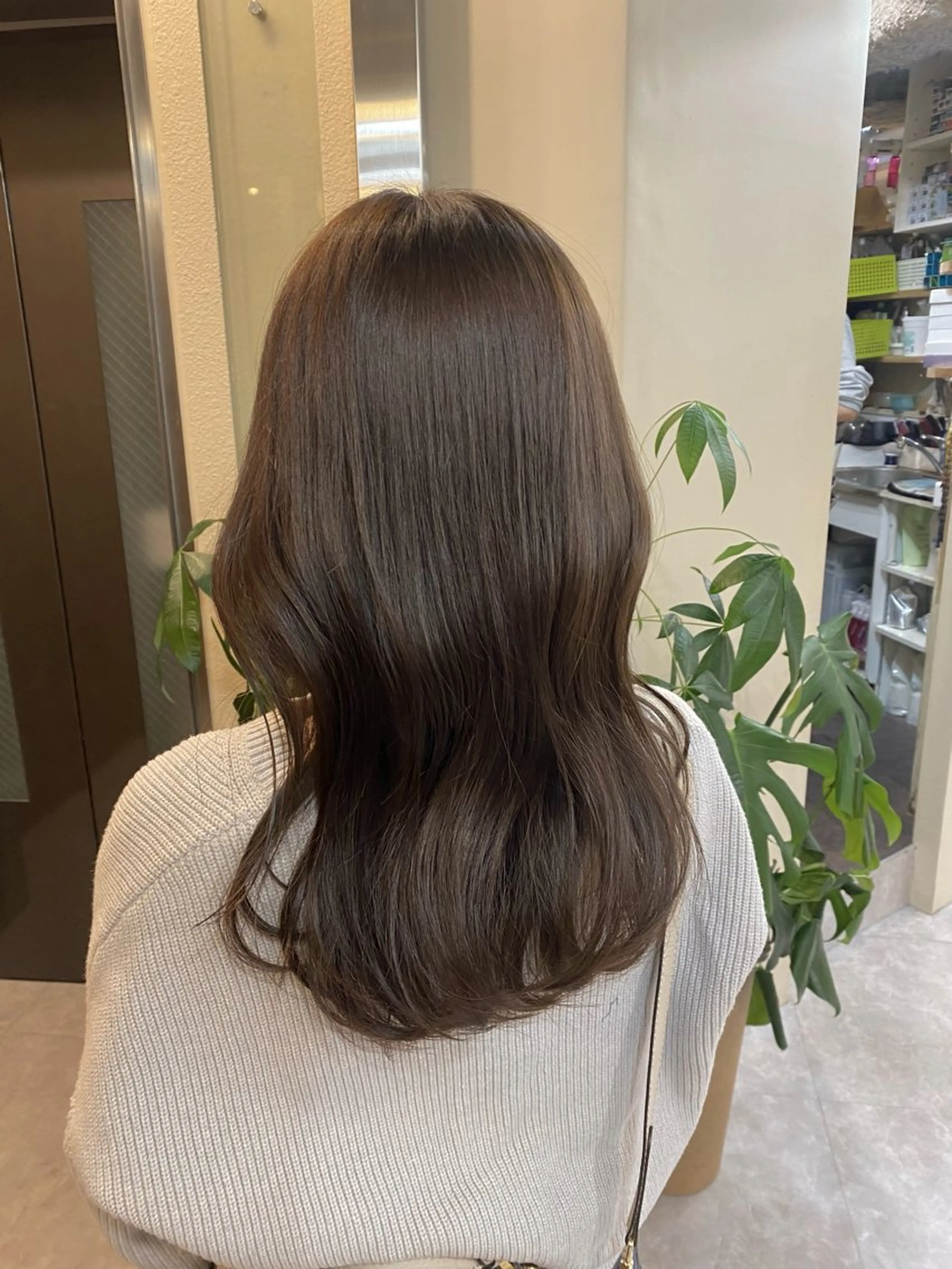 セミロング カラー カット ヘアカラー トリートメント ヤスザトアヤノ ／レイヤー／オリーブのヘアスタイル