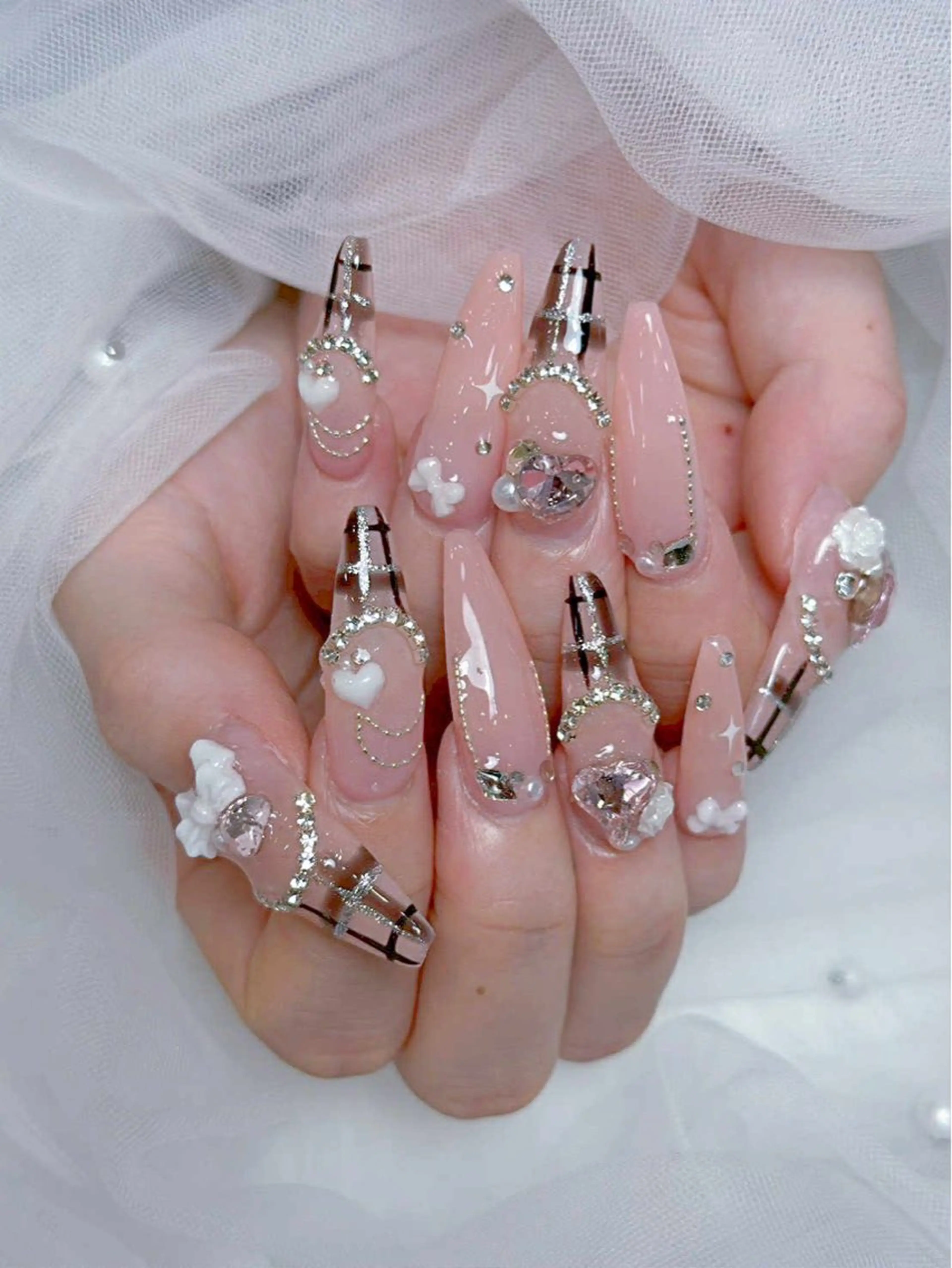 ネイル アートネイル オーロラネイル チークネイル 長さ出し フットネイル ハンドネイル ハンドケア Mio_ Noiranailのネイルデザイン