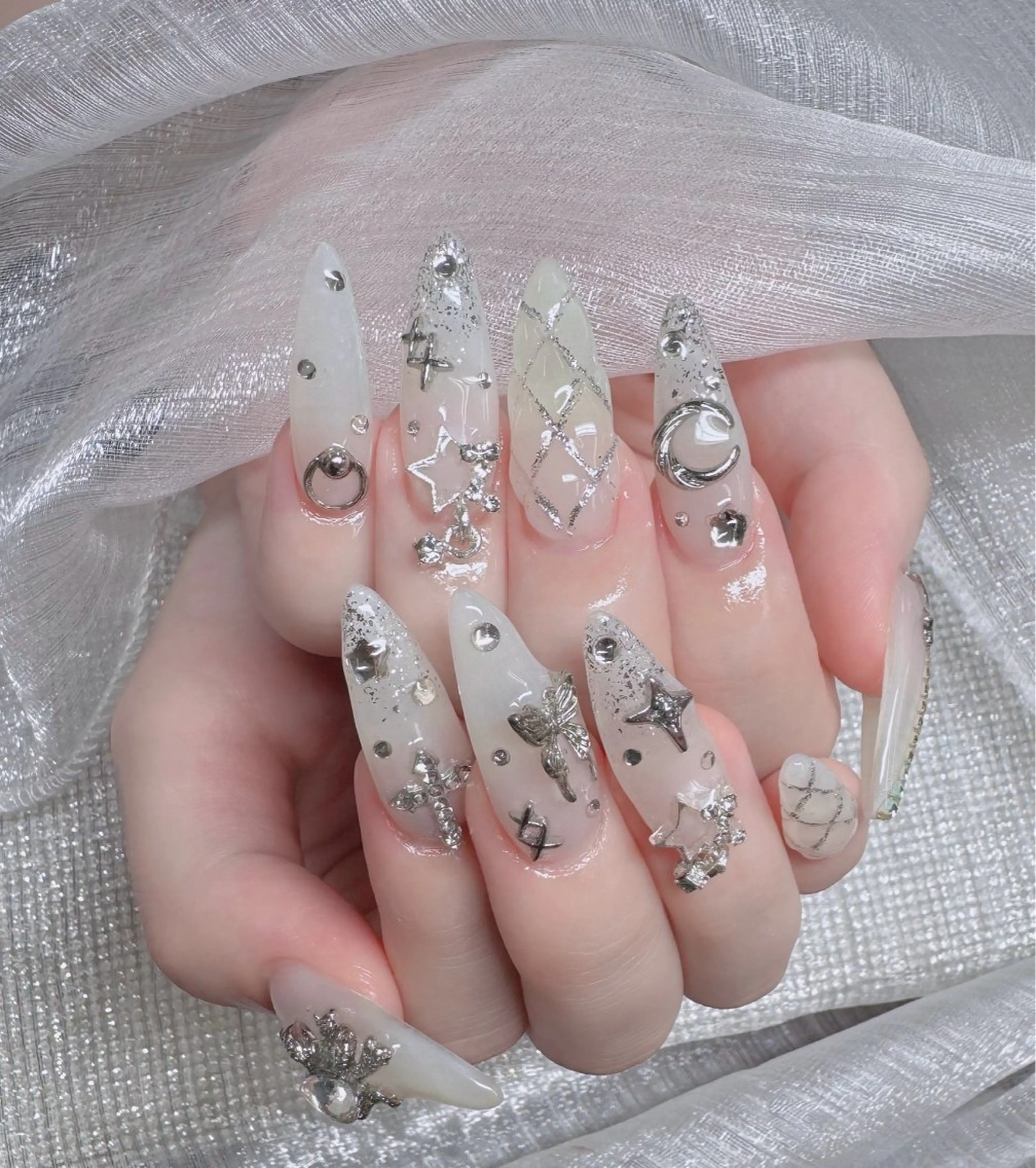 ネイル フレンチネイル ジェルネイル ガラスフレンチ ハロウィン ハート H.baby Nail Salonのネイルデザイン