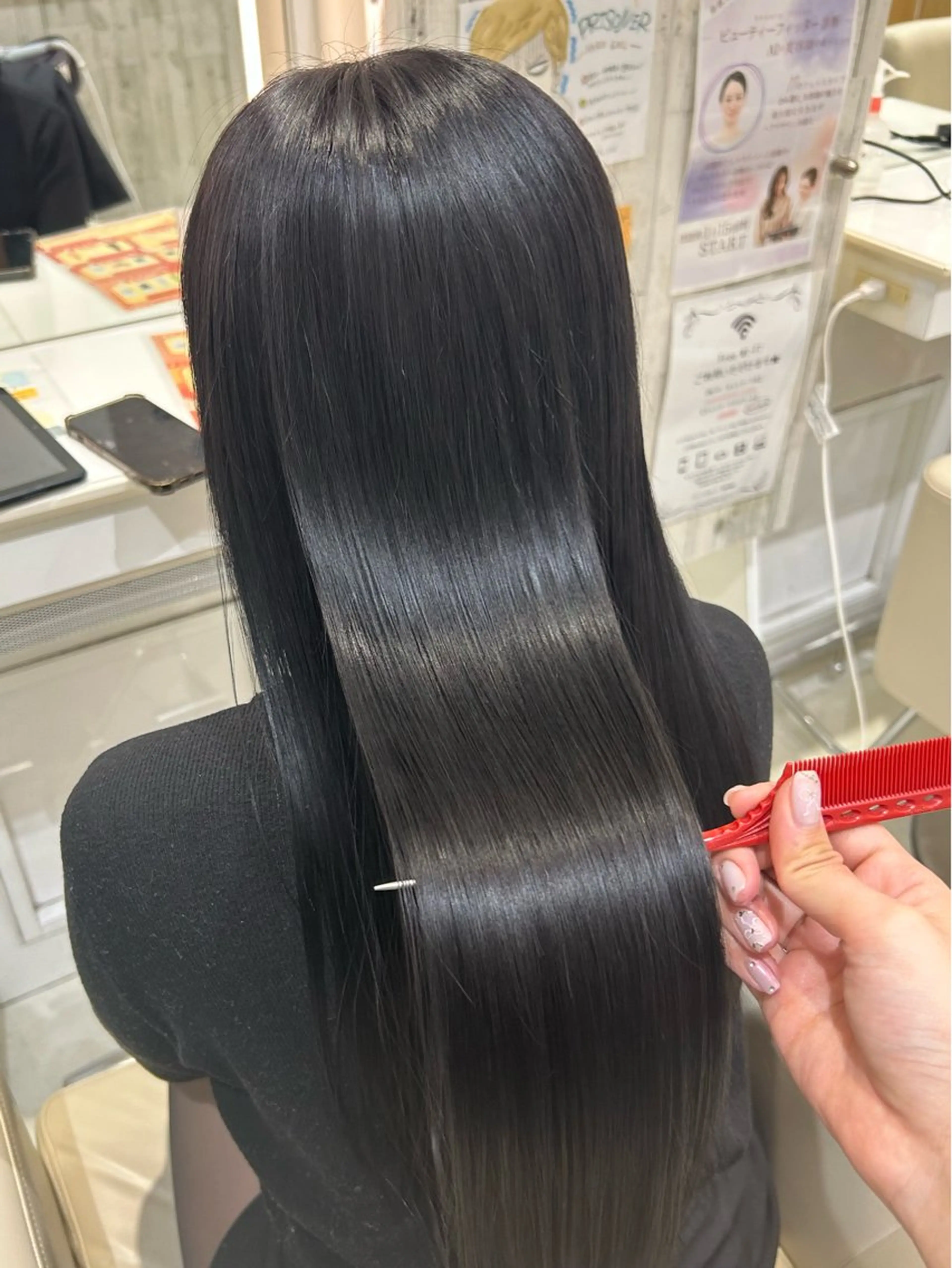 ロング カラー ブラウンカラー 透明感カラー ダークブラウン ハイトーンカラー イルミナカラー ORANGEPOP 南船橋店所属・富 菜那里のヘアスタイル