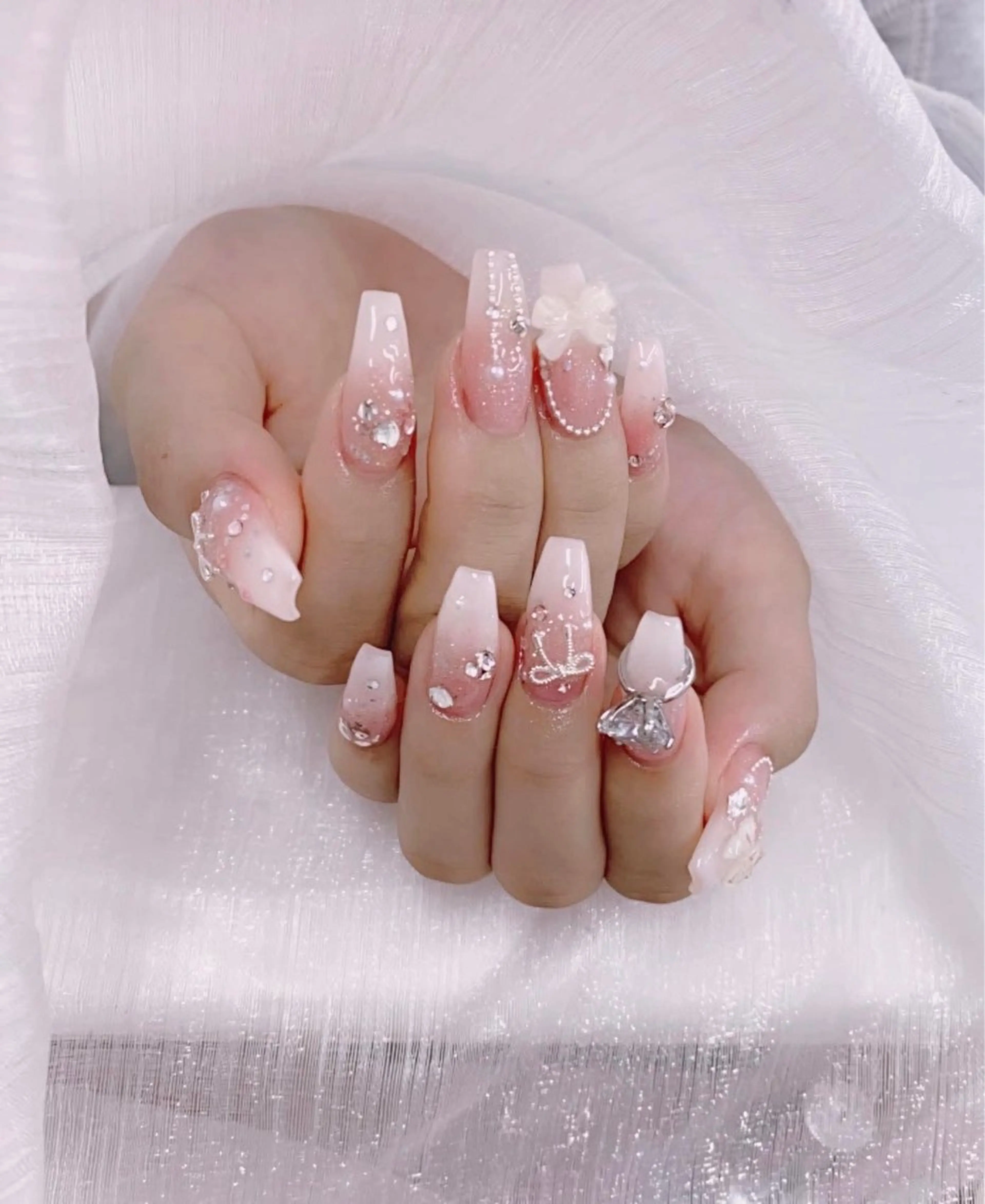 ネイル フレンチネイル ジェルネイル ガラスフレンチ ハロウィン ハート ハンドネイル H.baby Nail Salonのネイルデザイン