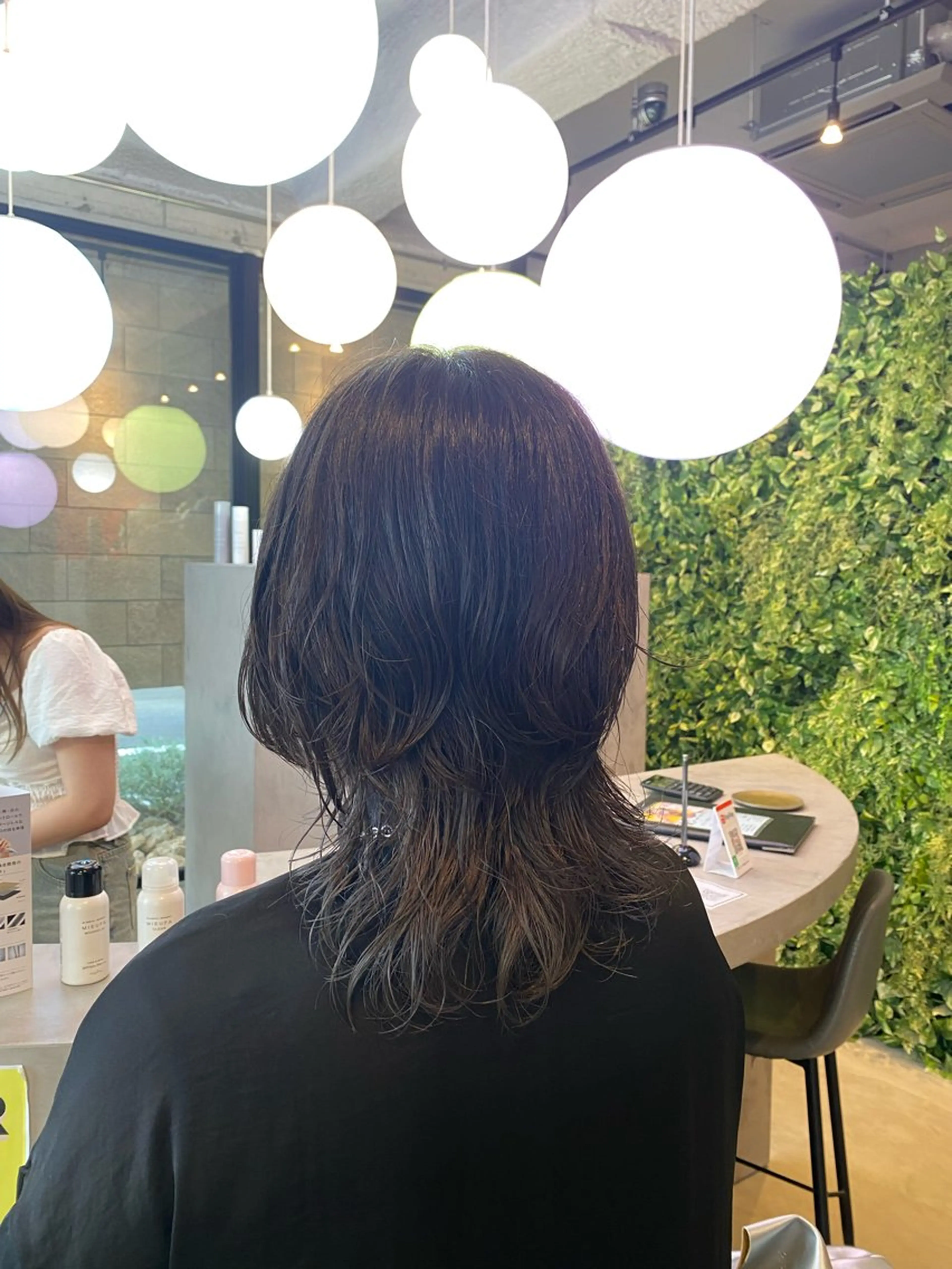 ミディアム カラー 佐々木 彩乃のヘアスタイル