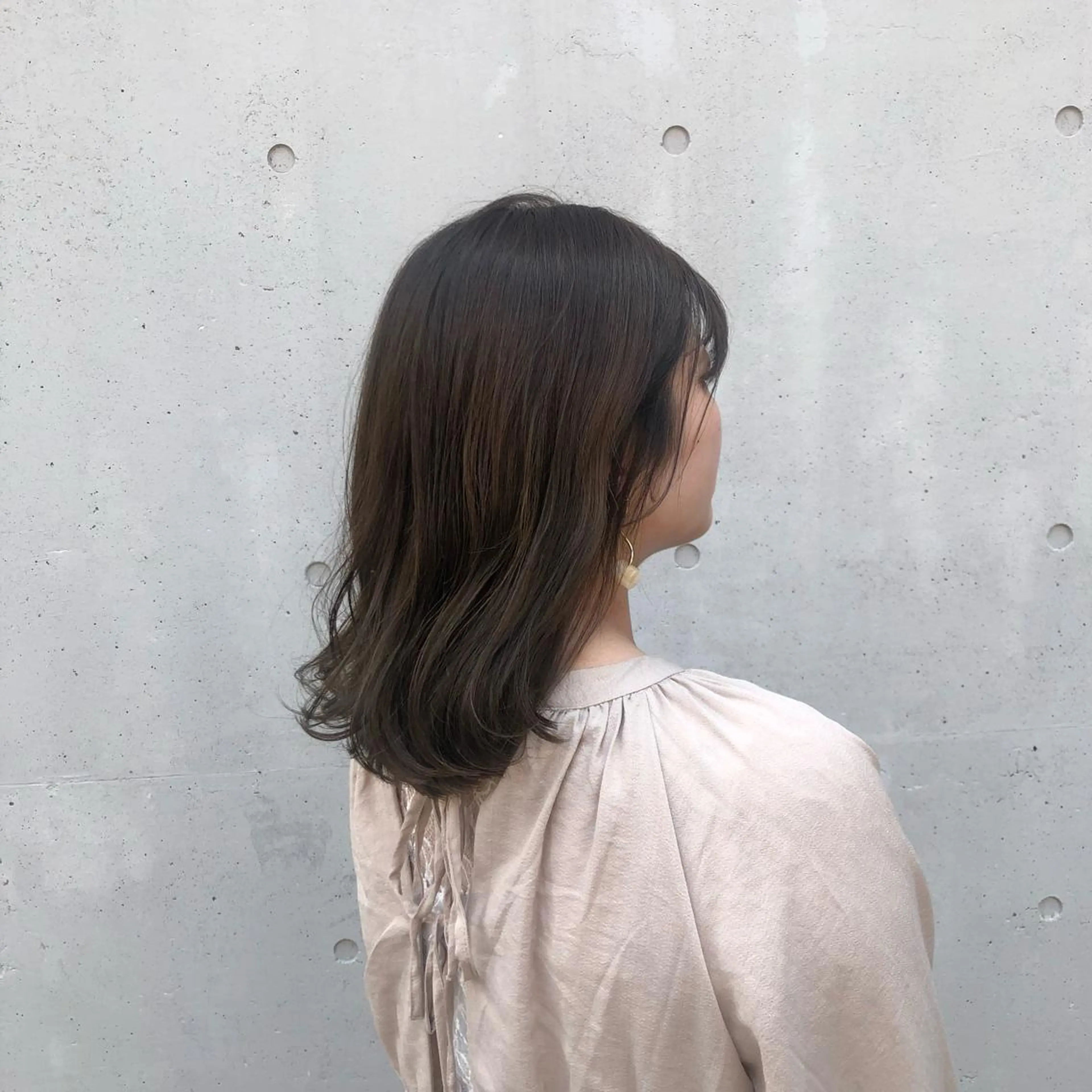 セミロング カラー ベージュカラー オリーブベージュ ヘアカラー トリートメント 酸性縮毛矯正🧴韓国 レイヤー/髪質改善のヘアスタイル