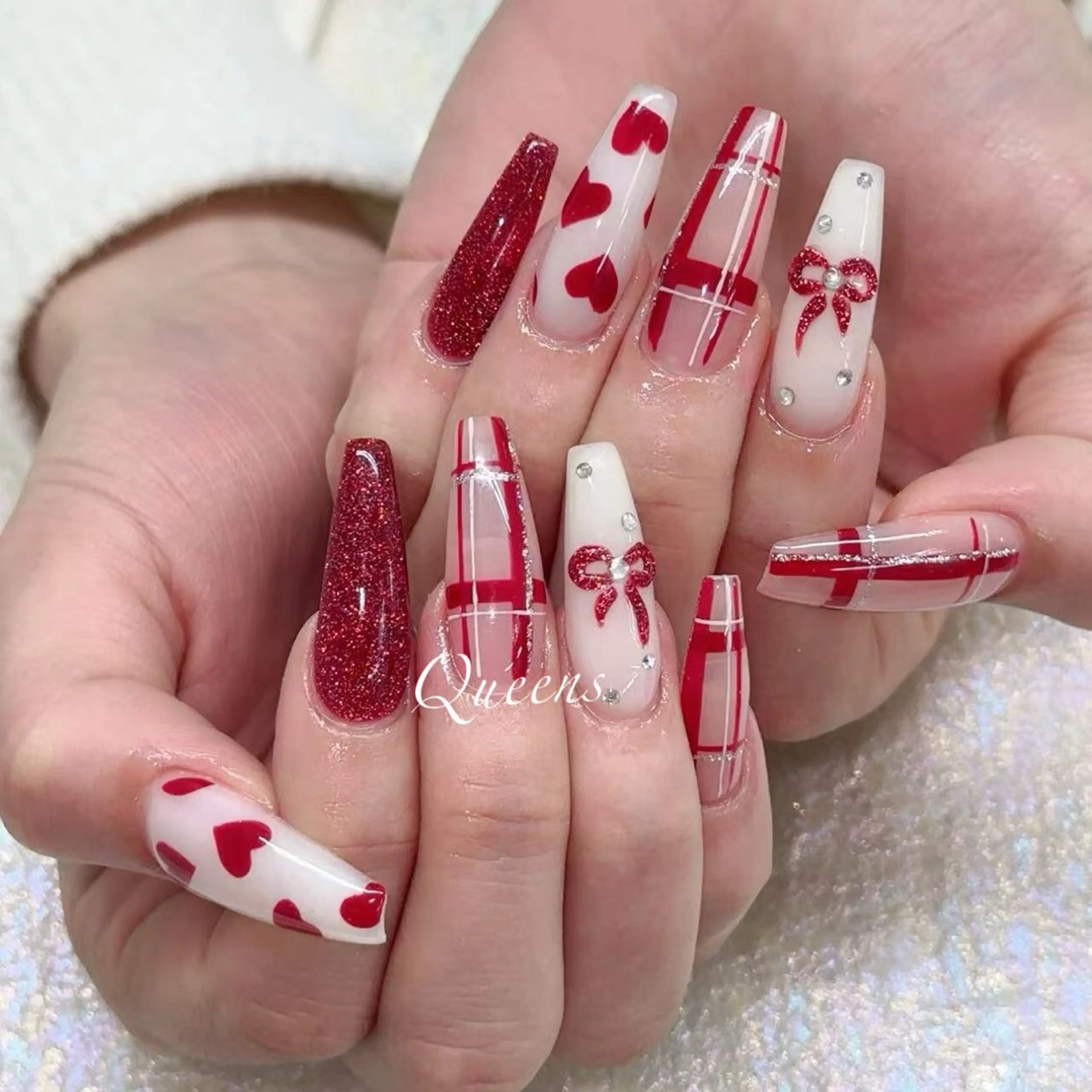 ネイル ハンドネイル Queens テイのネイルデザイン