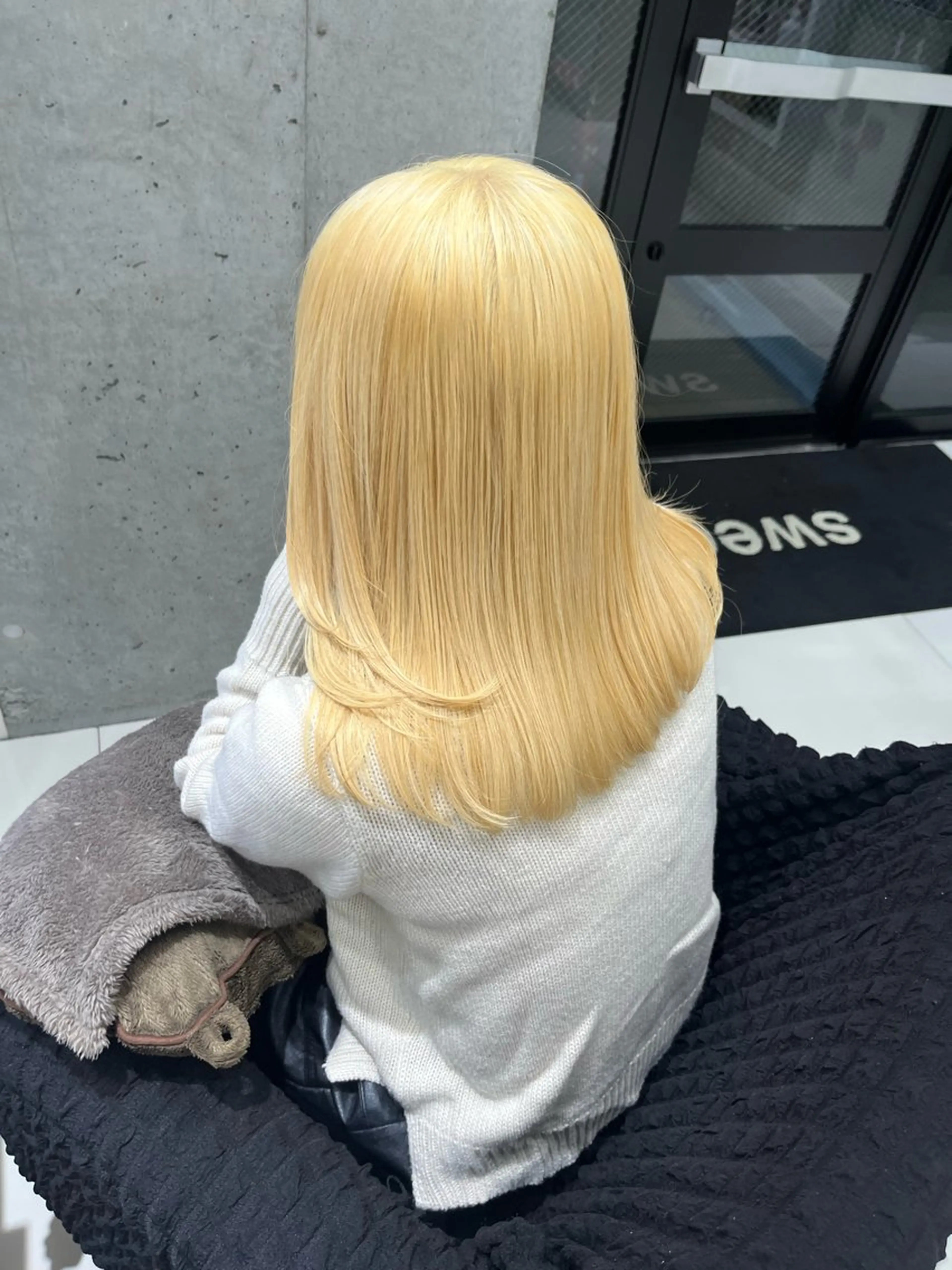 ミディアム りおな/エクステ /ミルクティーカラーのヘアスタイル