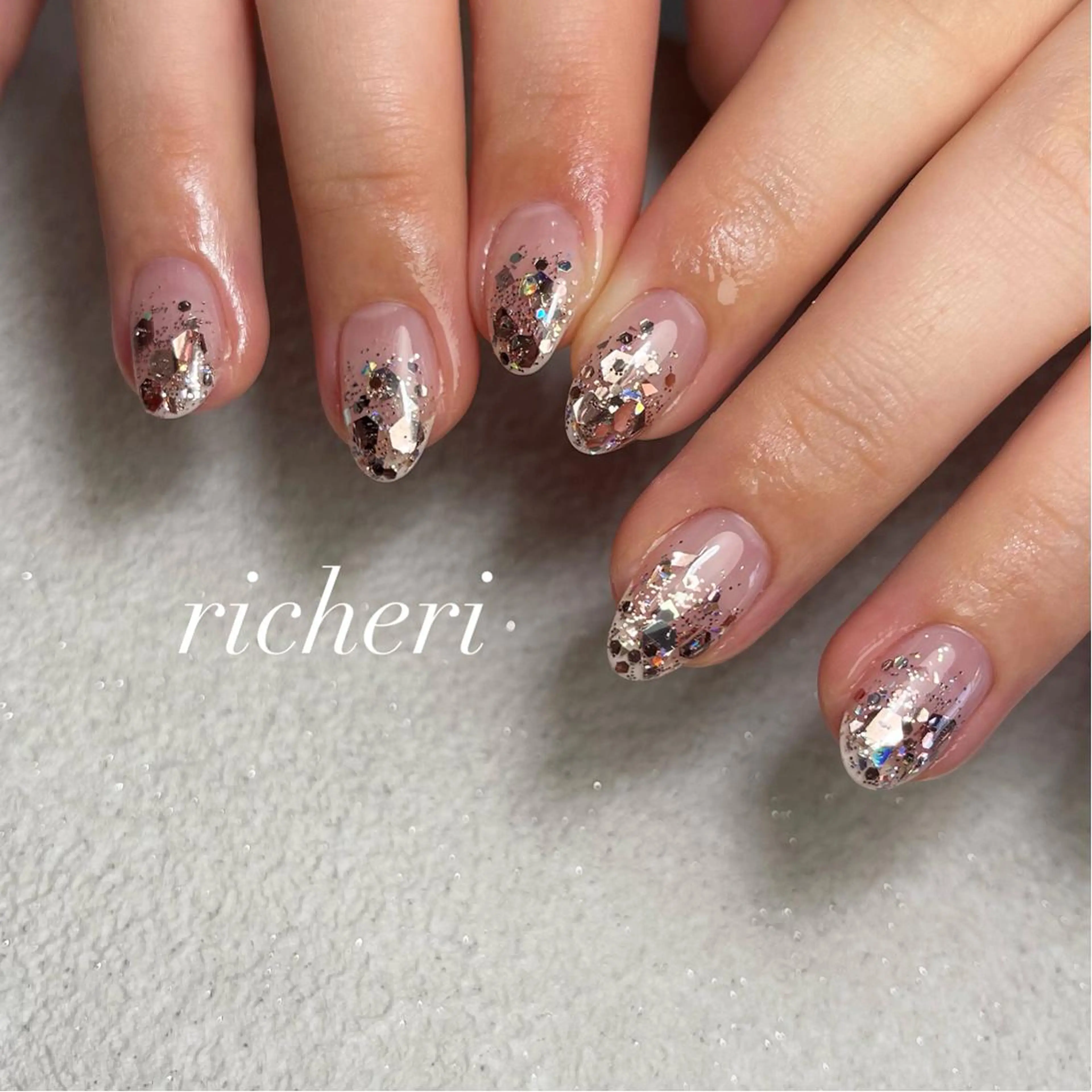 ミディアム ネイル 韓国風ヘア アートネイル フレンチネイル ジェルネイル 韓国ネイル richeri beautyのエステ・リラクイメージ