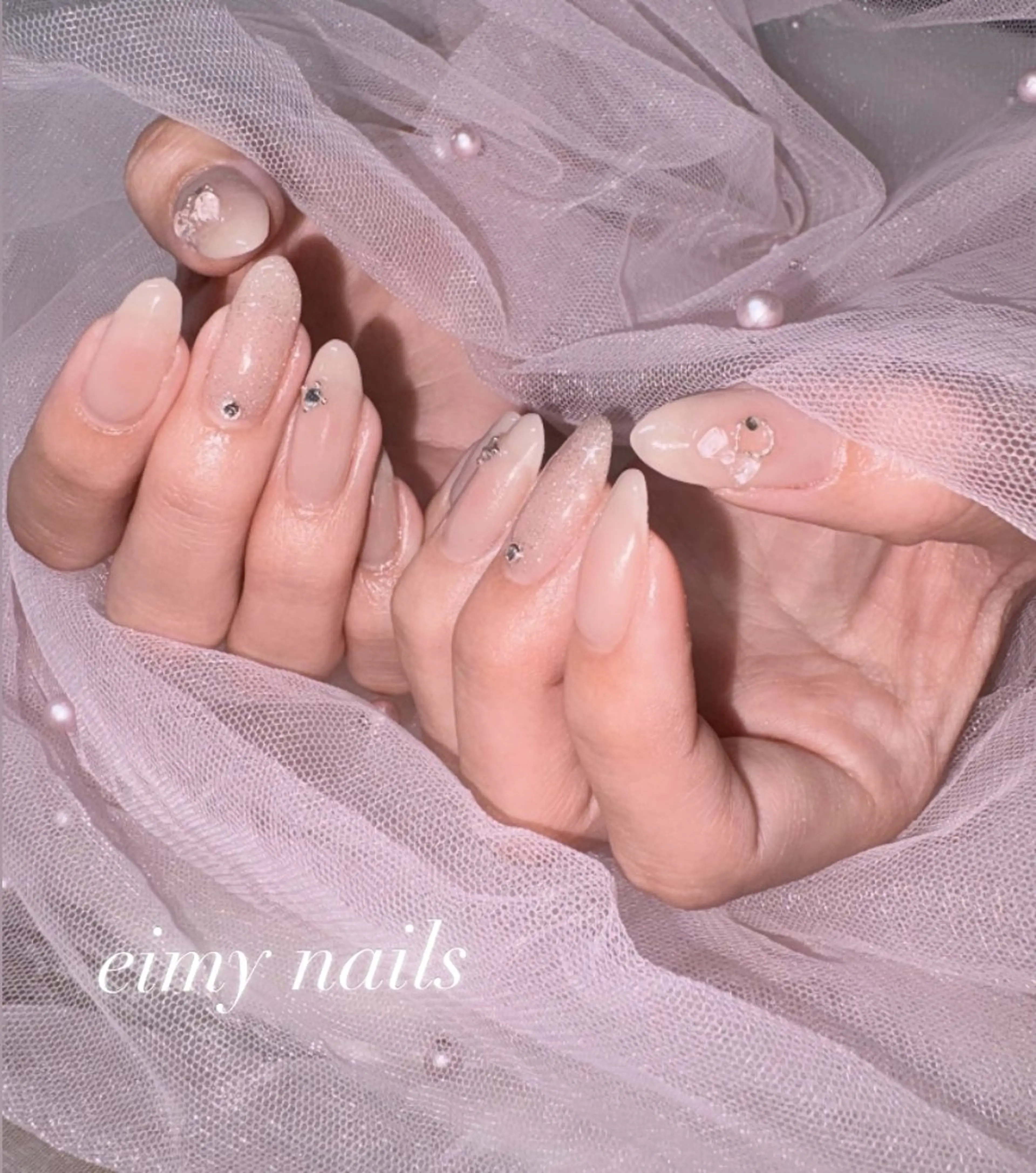 ネイル チークネイル ピンク ストーンネイル ハンドネイル 🤍eimy nails🤍所属・eimy nails♡のネイルデザイン