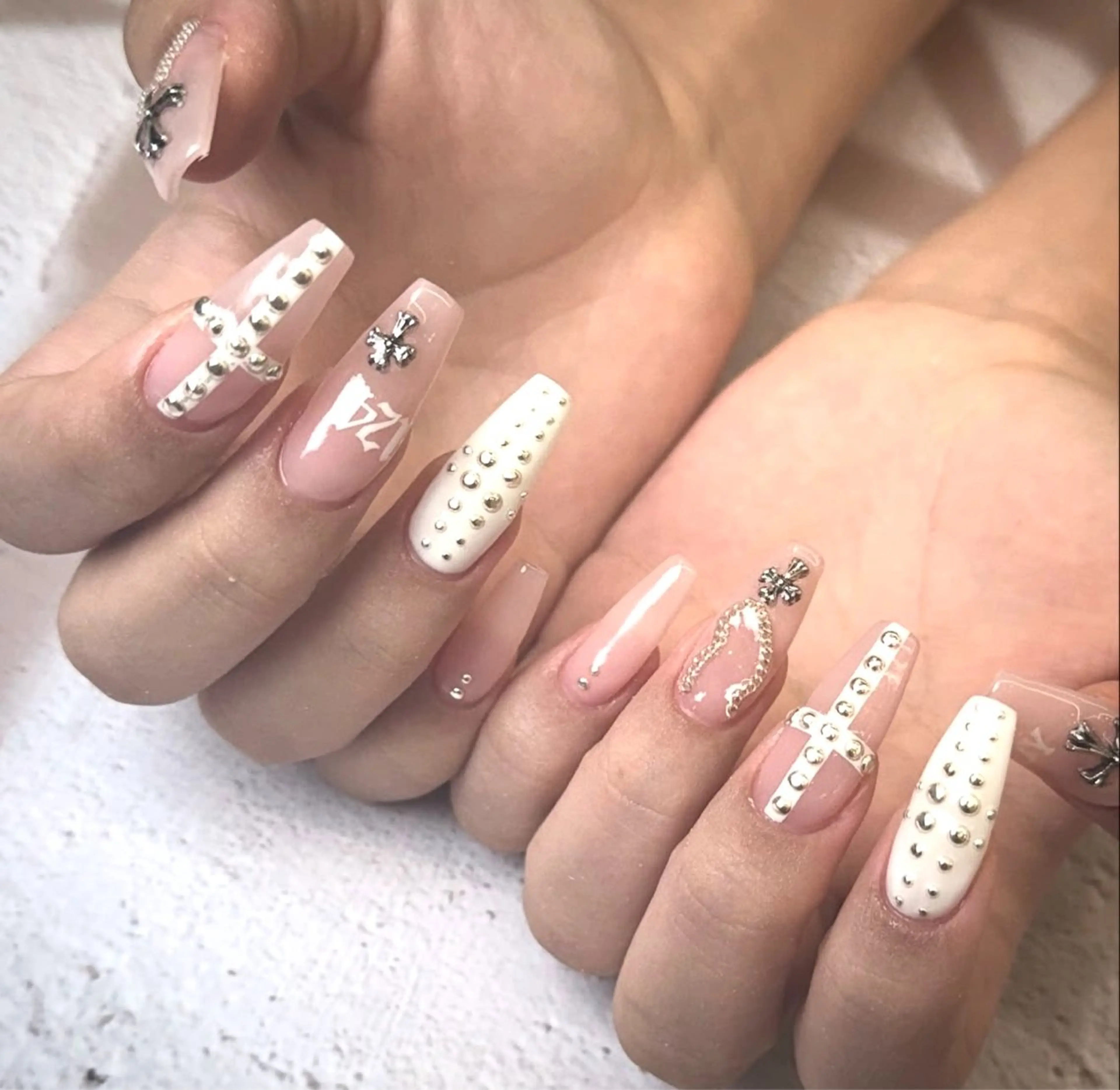 ネイル アニマル柄 オーロラネイル チークネイル フラッシュネイル ジェルネイル ハンドネイル Lyna 池袋のネイルデザイン