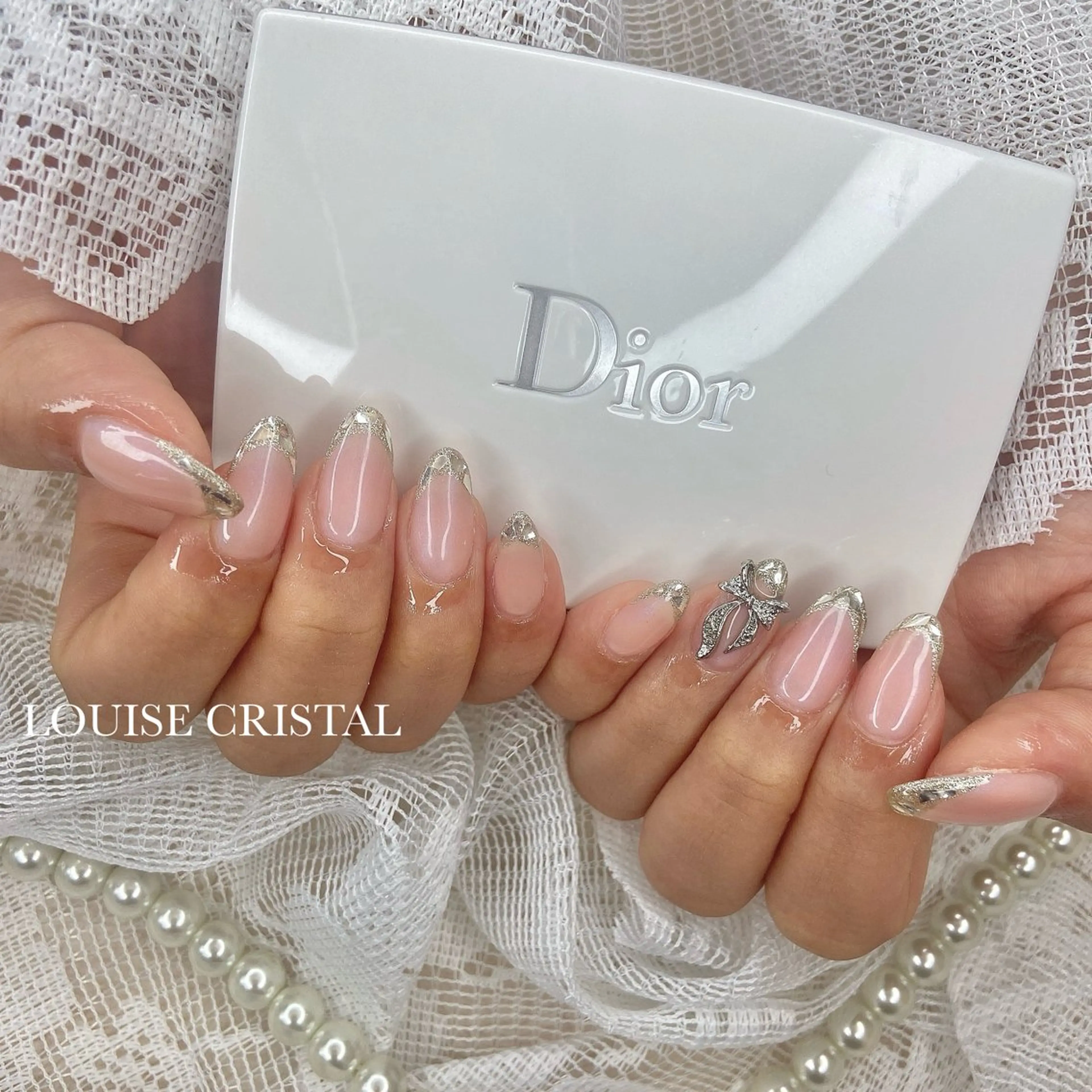 ネイル フレンチネイル ガラスフレンチ ハンドネイル LOUISE CRYSTALのネイルデザイン