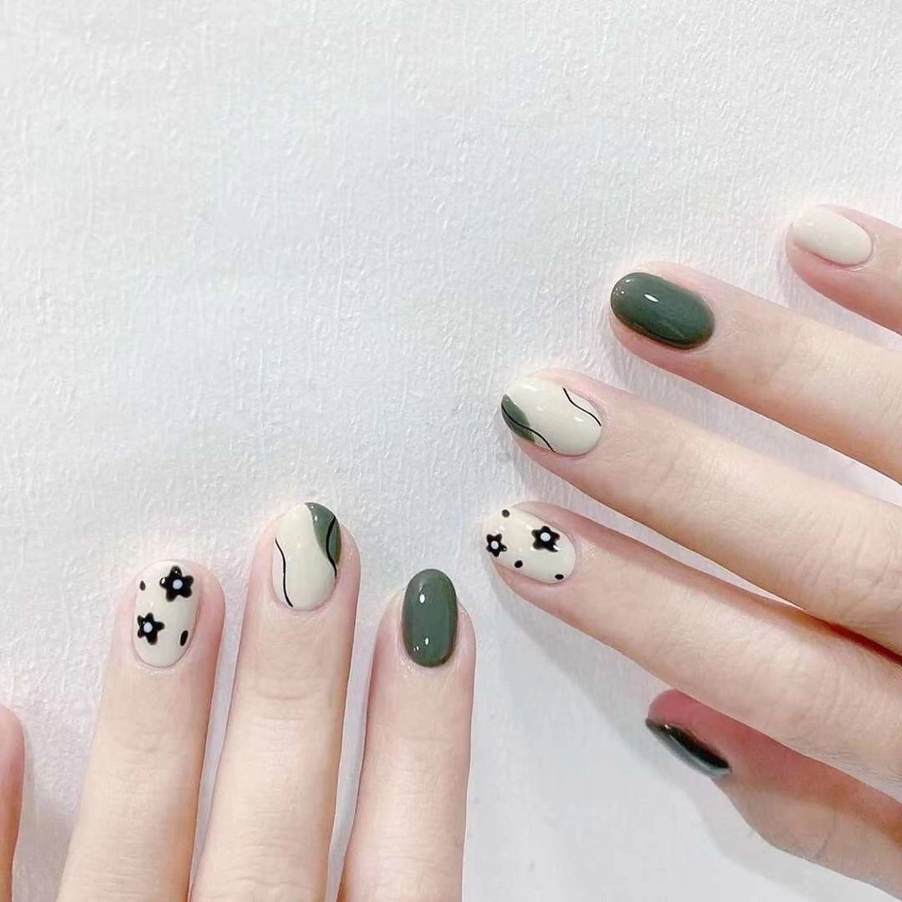 ネイル ハンドネイル VIVIAN リサのネイルデザイン