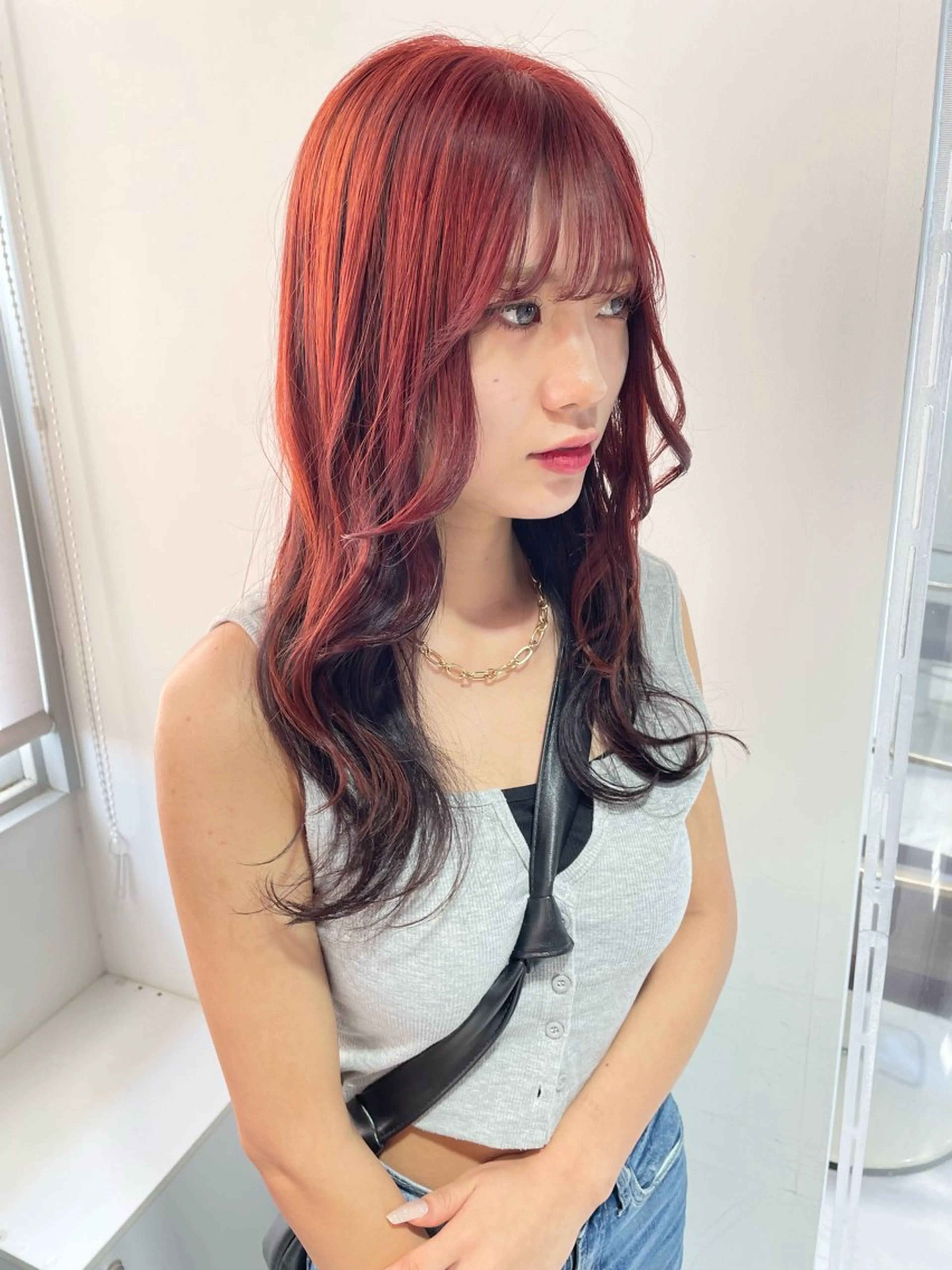 ロング 顔周りカット レイヤーカット カット ヘアカラー 岩田 萌那のヘアスタイル