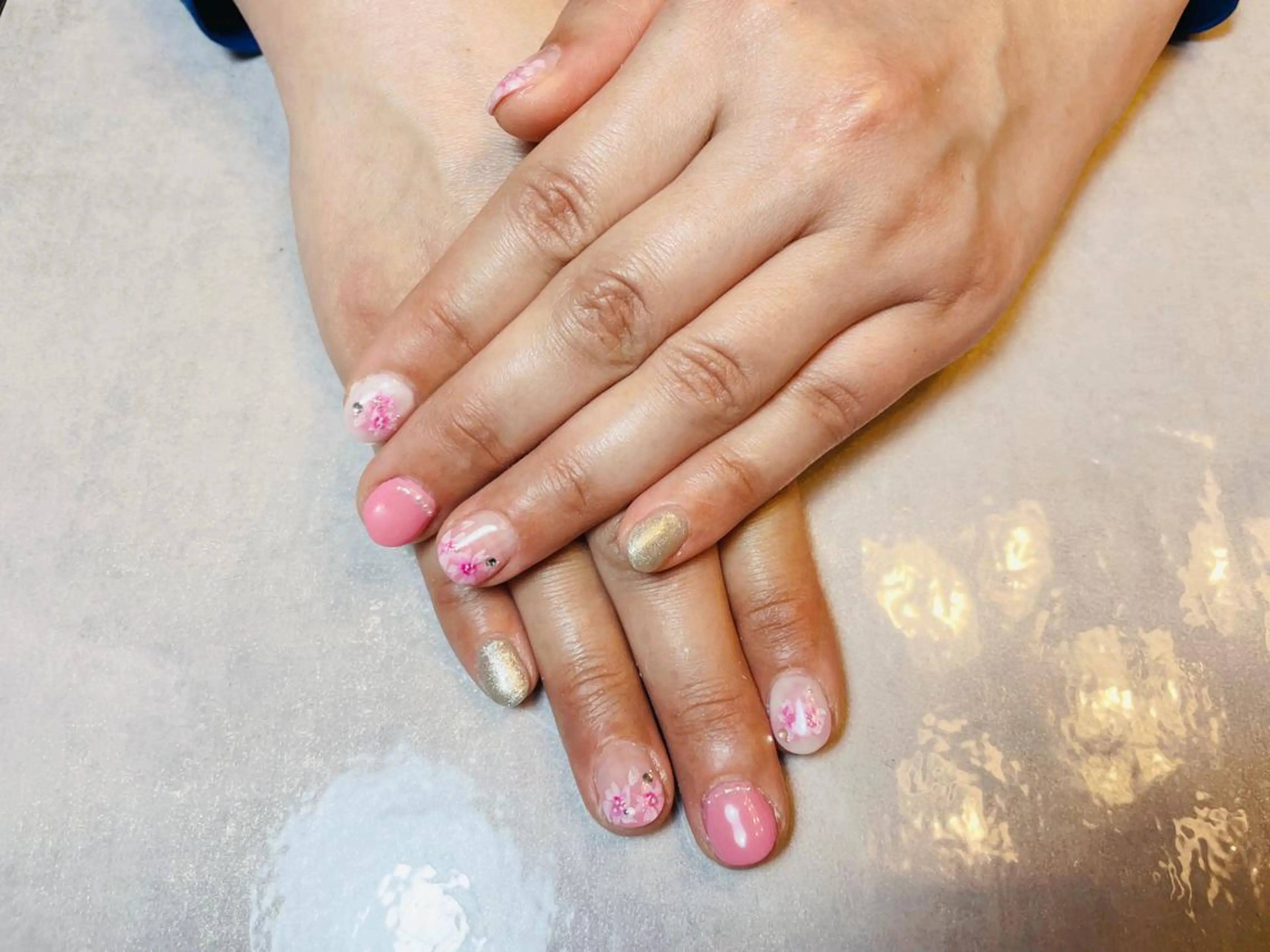 ネイル アートネイル チークネイル 桜ネイル ジェルネイル ゴールド ハンドネイル BLANCEnail所属・BLANCnail yuuのネイルデザイン
