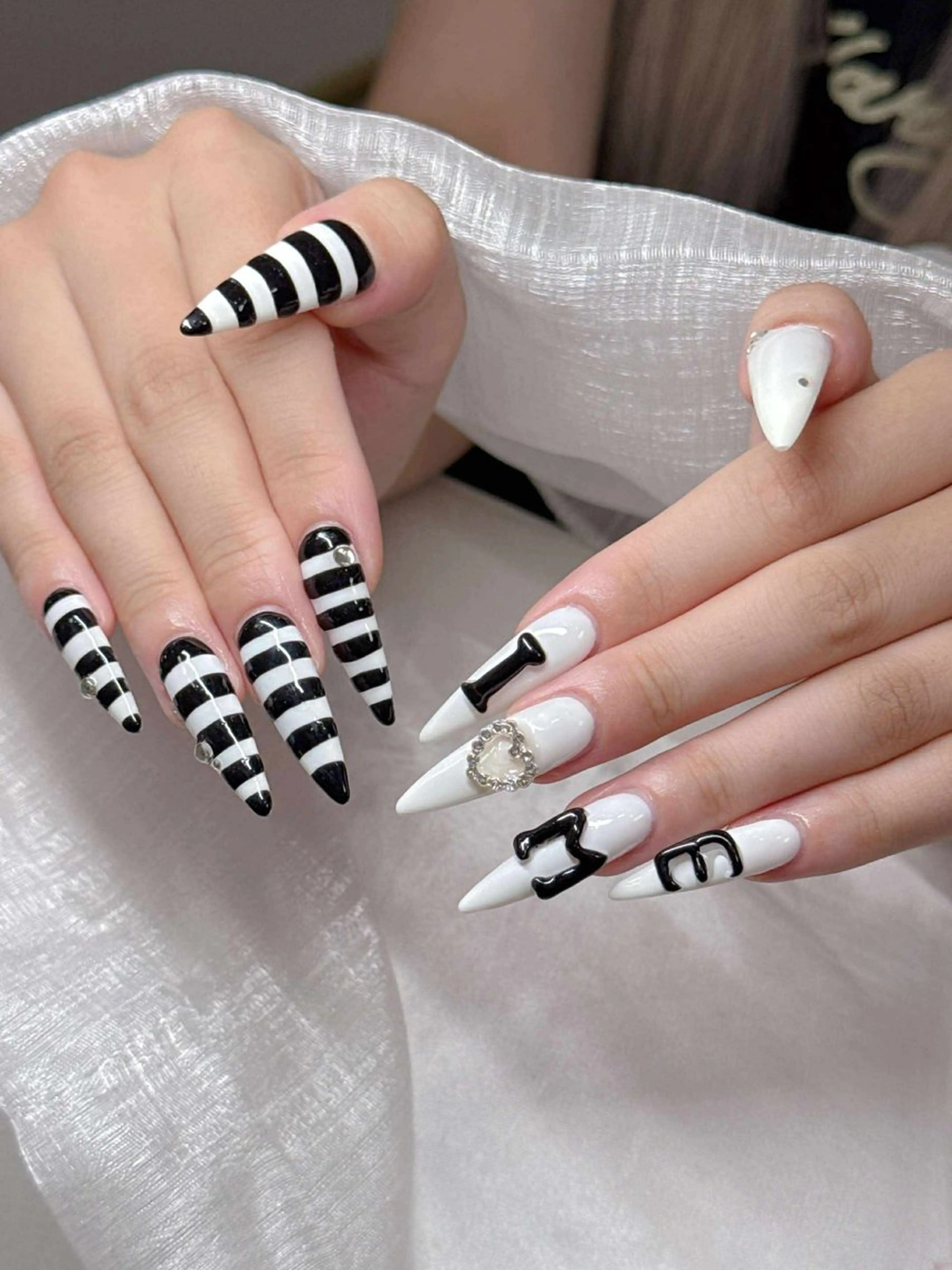 ネイル 長さ出し グラデーション 卒業式 キラキラネイル マグネットネイル ハンドネイル Lee Nailsのネイルデザイン