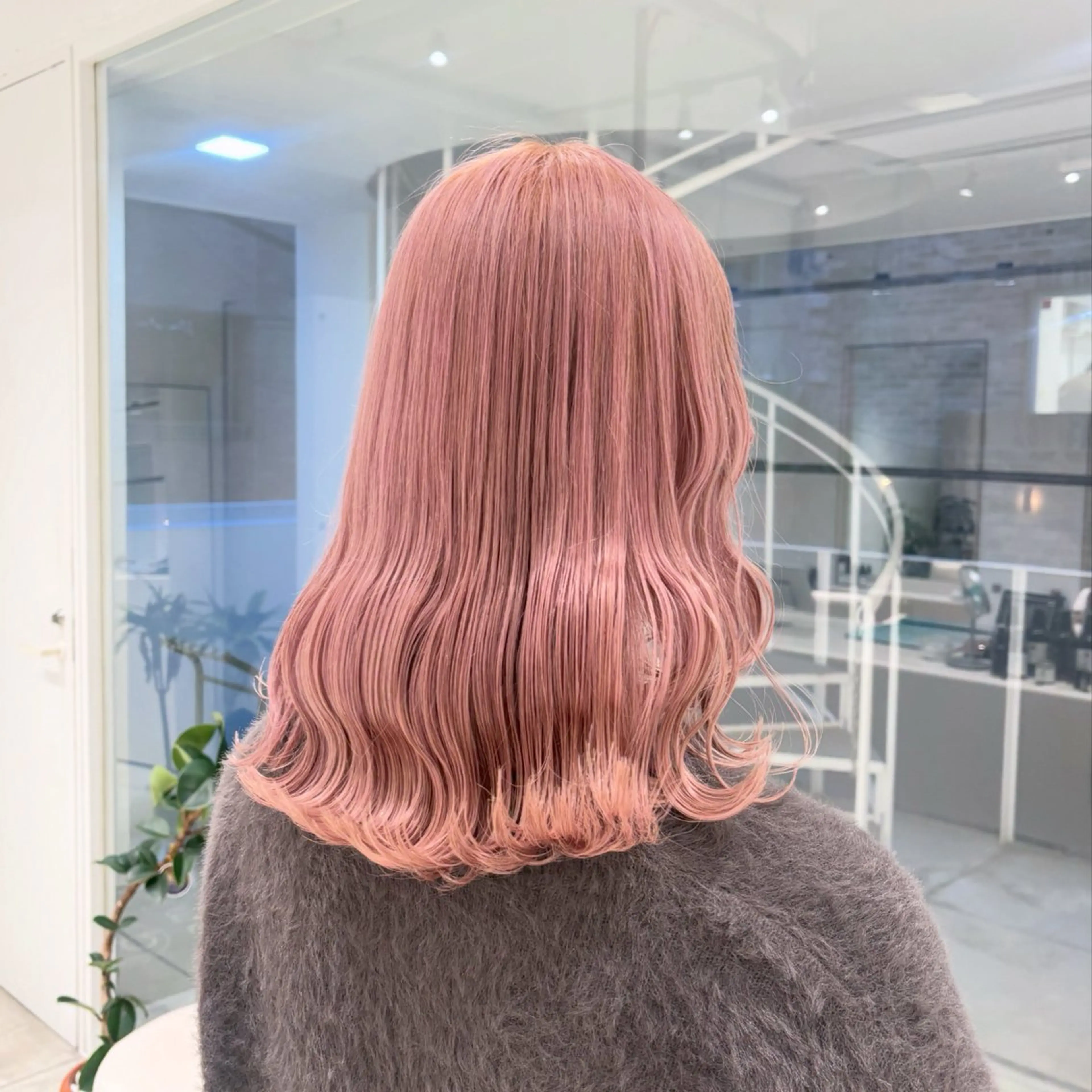 ミディアム ヘアカラー トリートメント ヘッドスパ ヘアセット カジュアルを女っぽく 𝗮𝘆𝗮𝗰𝗼のヘアスタイル