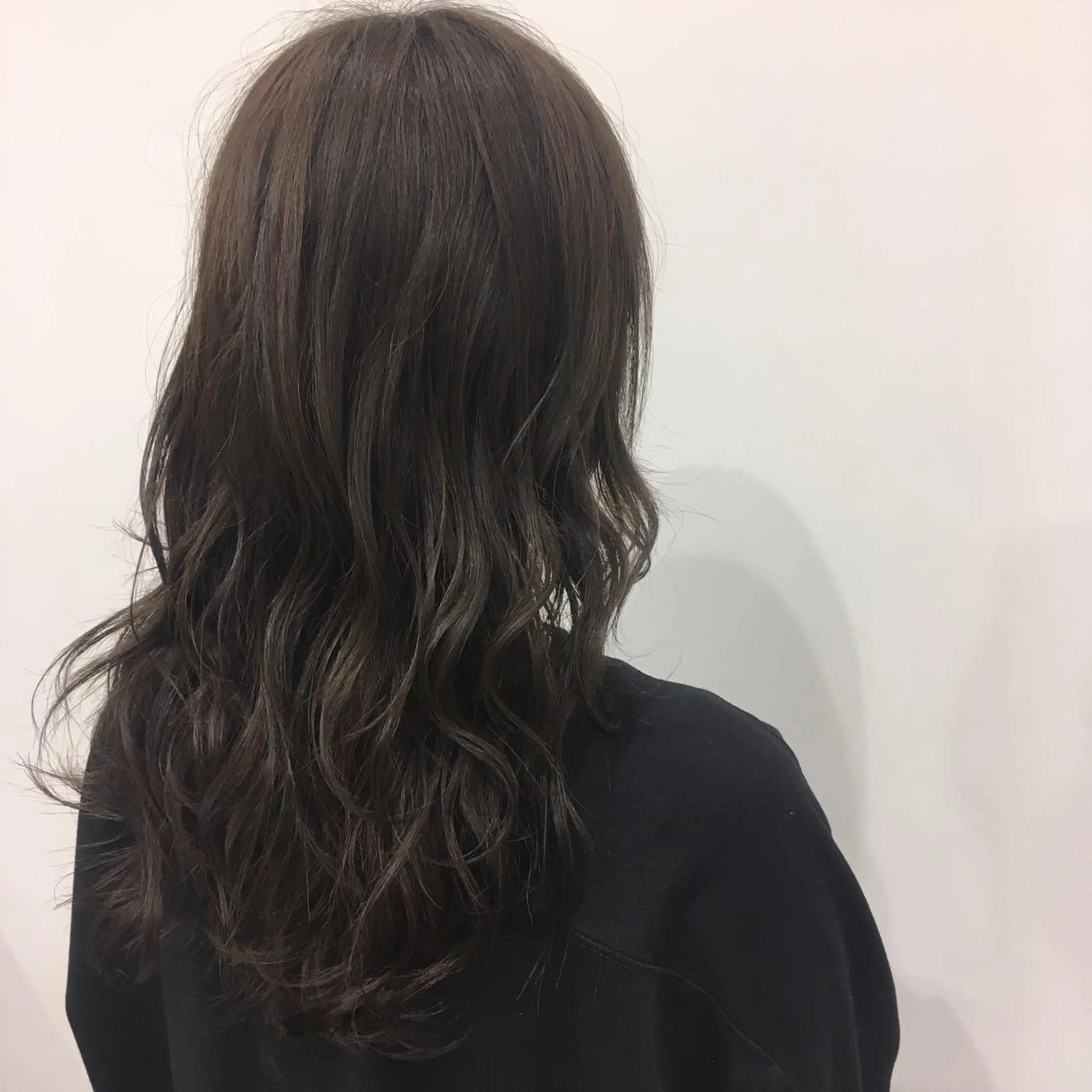 ロング カラー 透明感カラー ロング 肥後 有紗のヘアスタイル