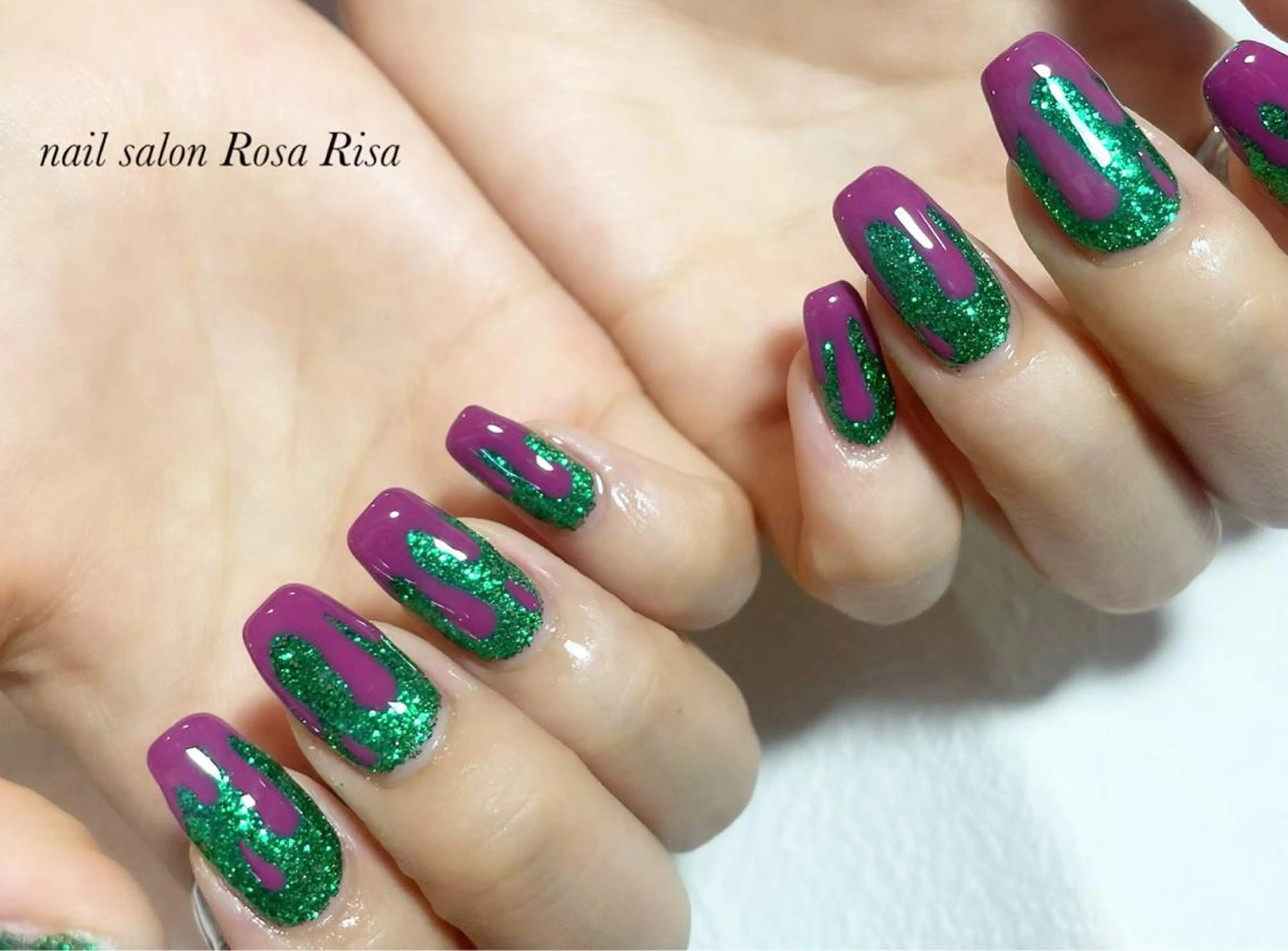 ミディアム ネイル キラキラネイル ハンドネイル ネイルスタジオ シェイクユアハンズのネイルデザイン