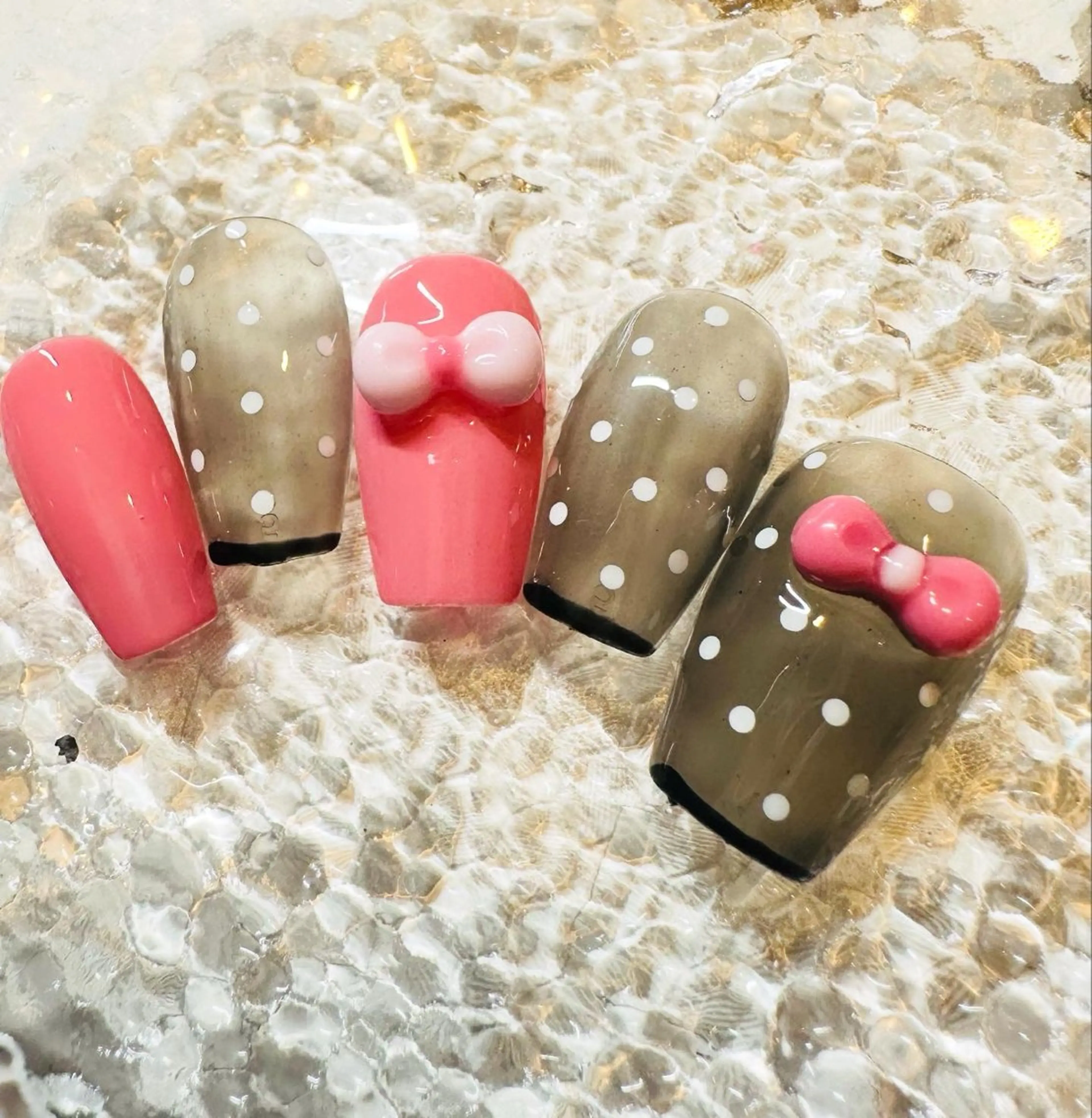 ネイル ドット ジェルネイル マグネットネイル リボン ストーンネイル ネイルサロンエレノア所属・田端 笑理菜のネイルデザイン