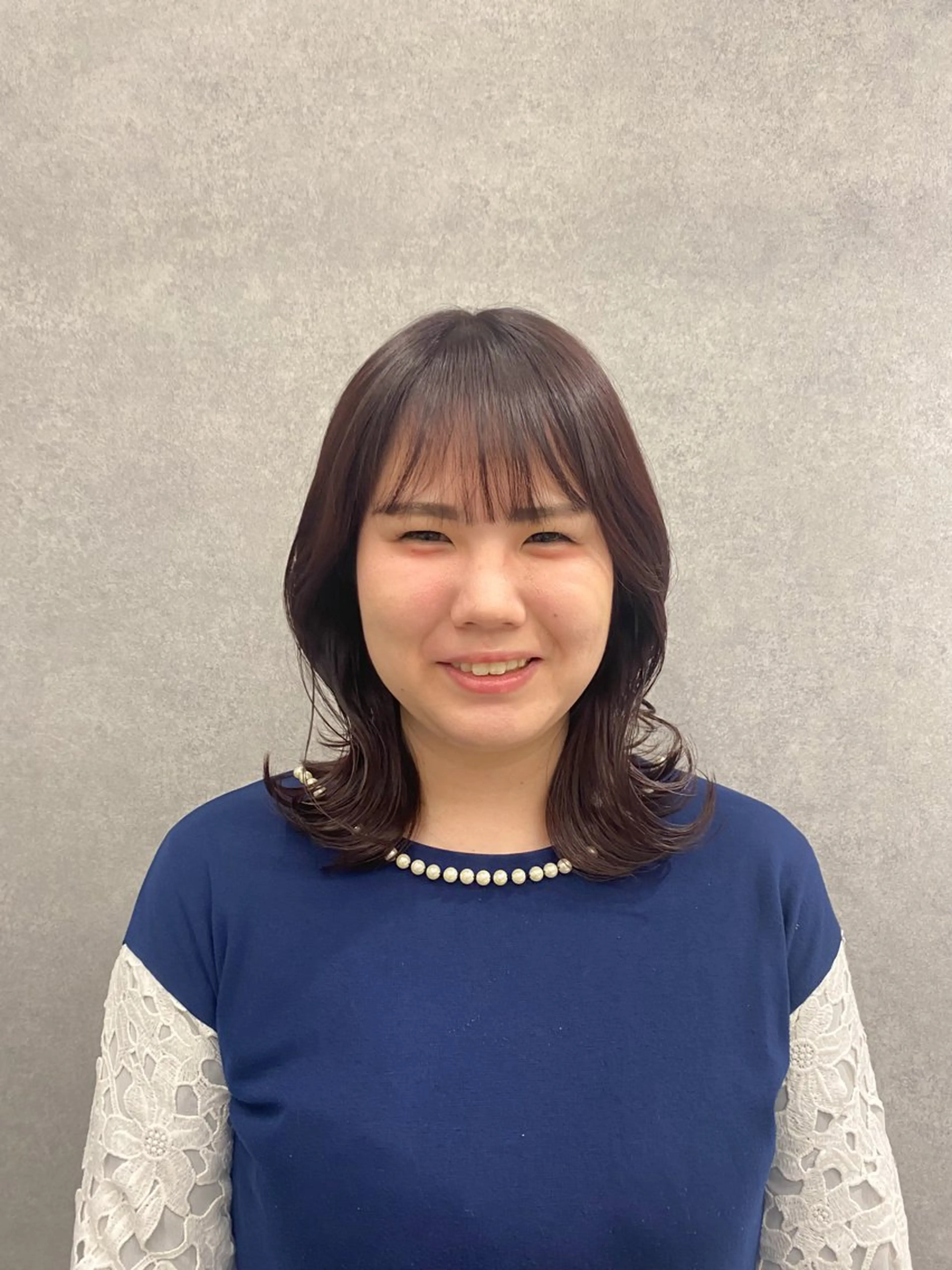 ミディアム ピンクブラウン レイヤーカット 服部 真希のヘアスタイル