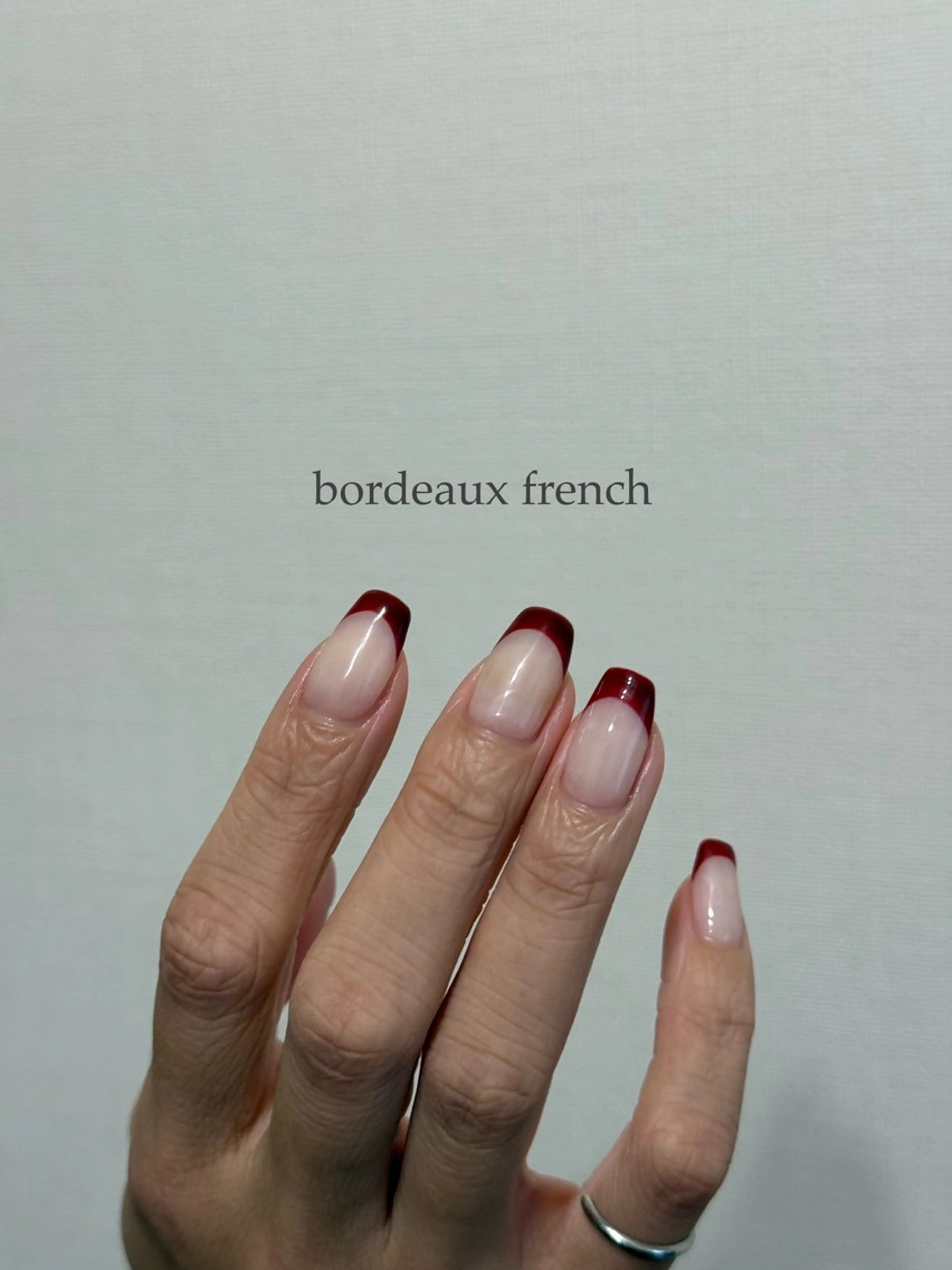 ネイル ホワイト ハンドネイル フットネイル kiii.__ ✴︎*のネイルデザイン