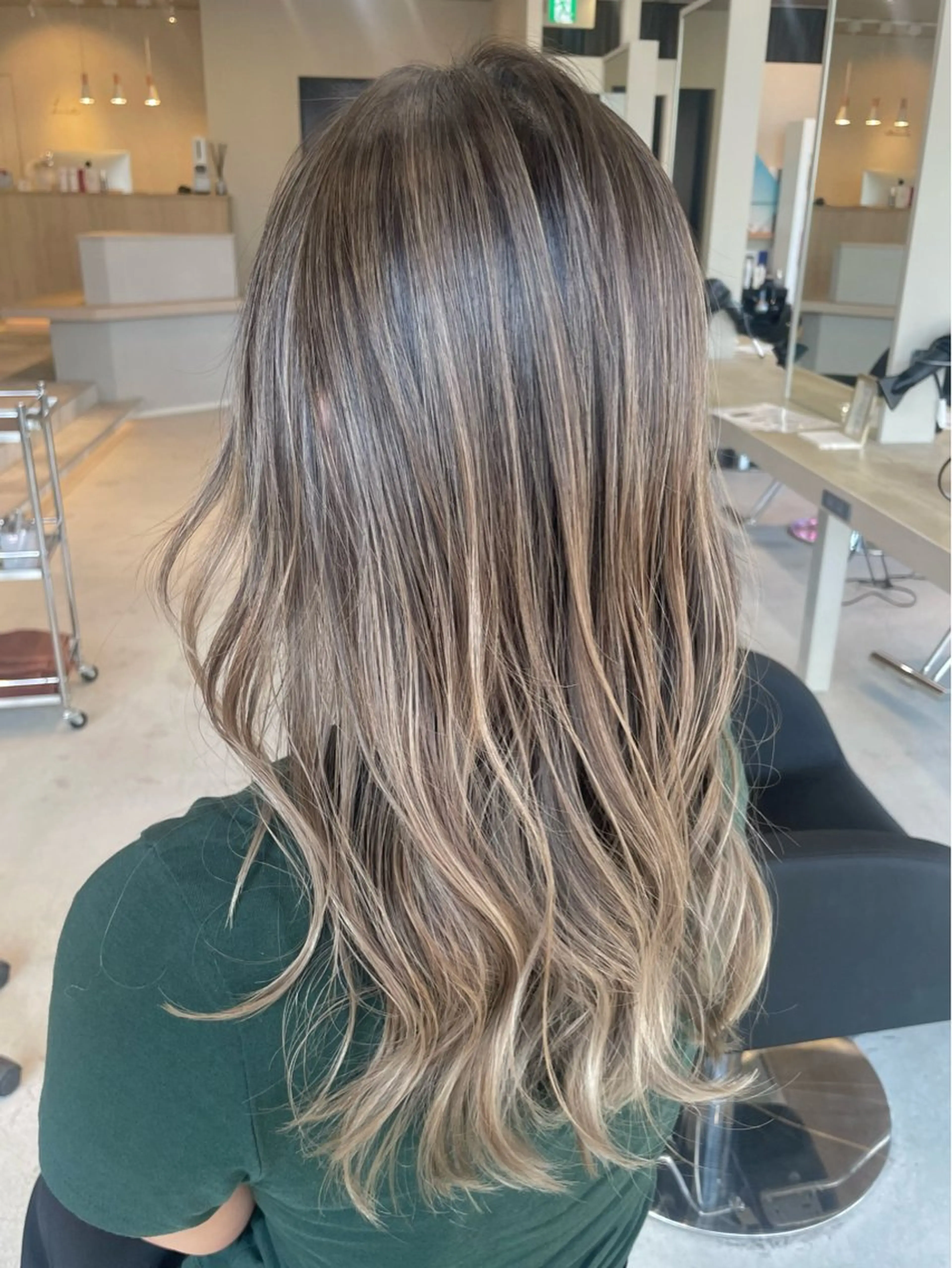 セミロング カラー バレイヤージュ レイヤーカット SOYON守口ジャガータウン店【ソヨン】所属・AKI 🐉のヘアスタイル