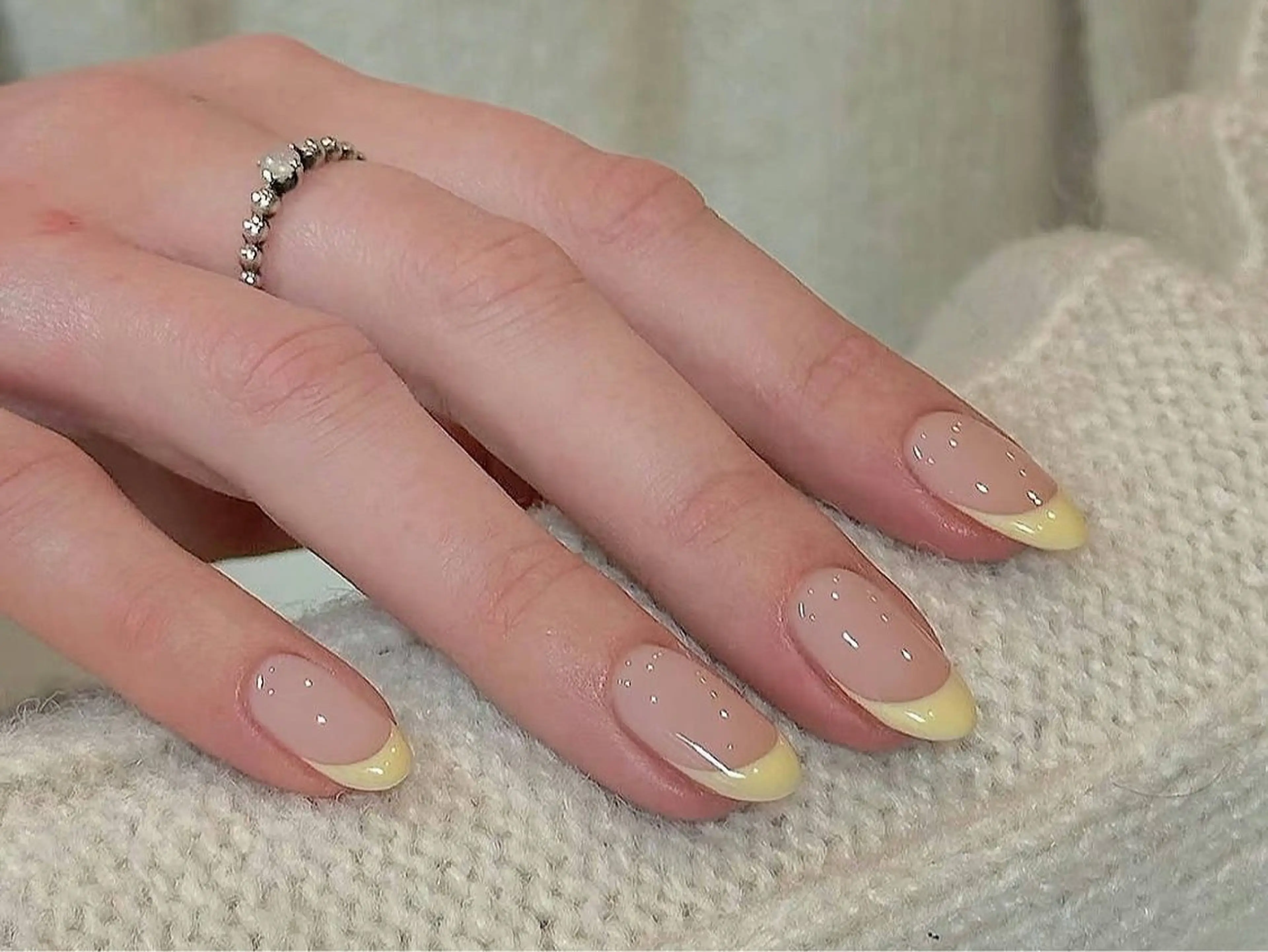 ネイル オーロラネイル フレンチネイル 黄色 DarkHoney 池袋店のネイルデザイン