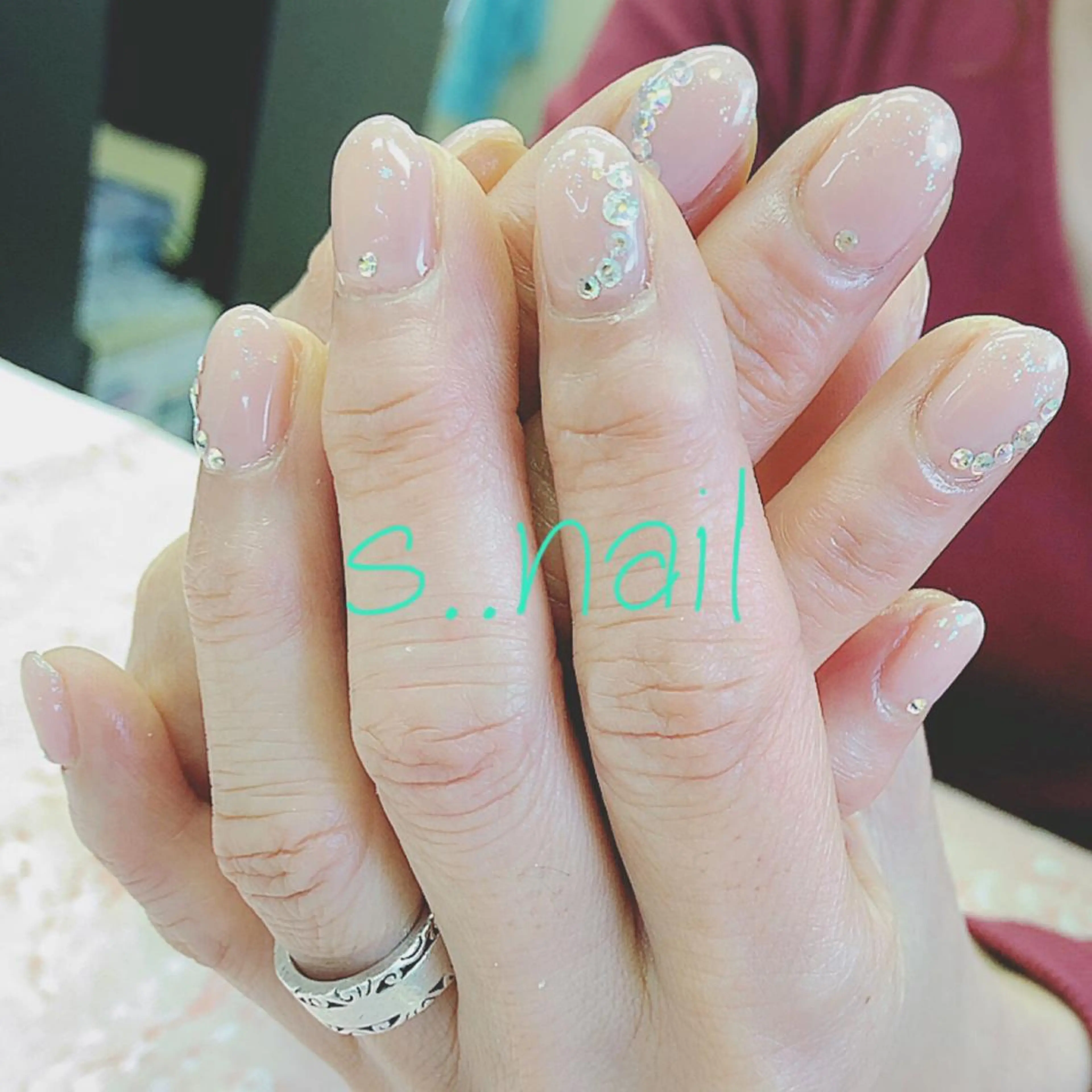 ネイル オーロラネイル グラデーション ホログラムネイル ラメ(グリッター) ラメグラデーション ハンドネイル フットネイル s..nail / MORITAのネイルデザイン