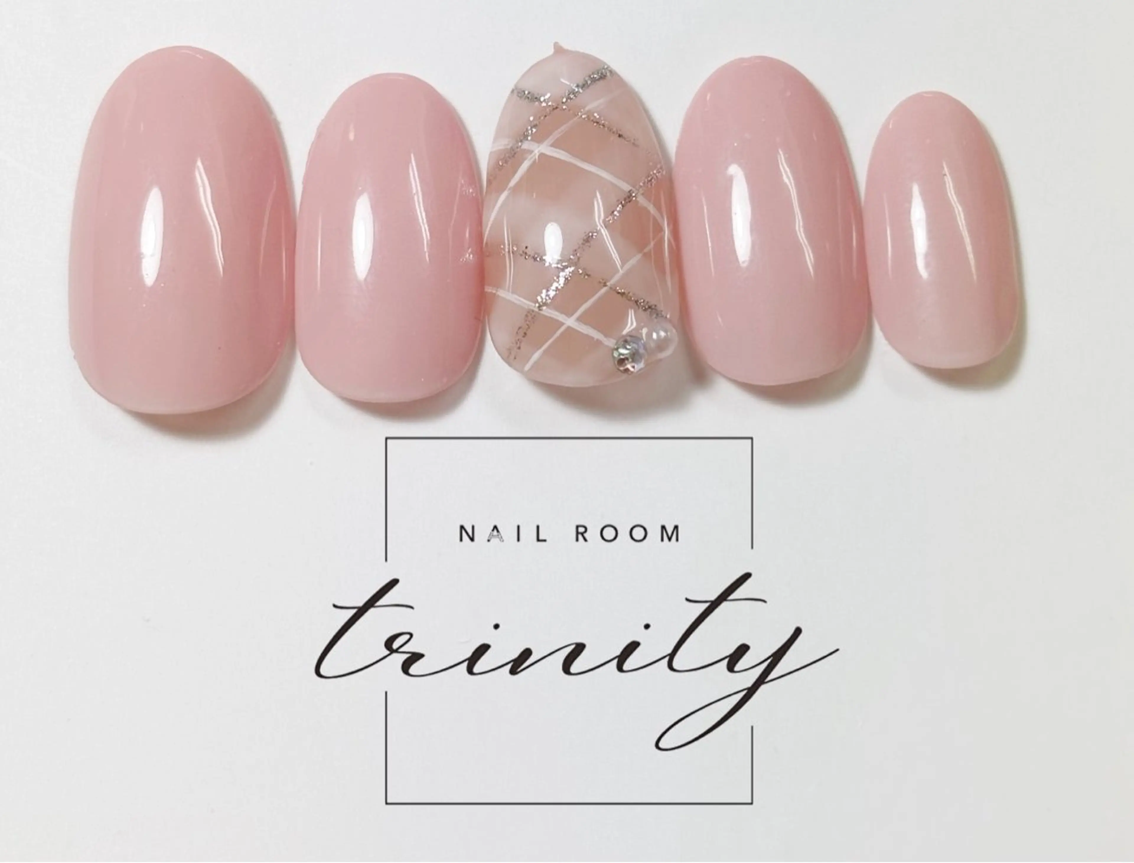 ネイル Trinity ネイリストスタッフのネイルデザイン