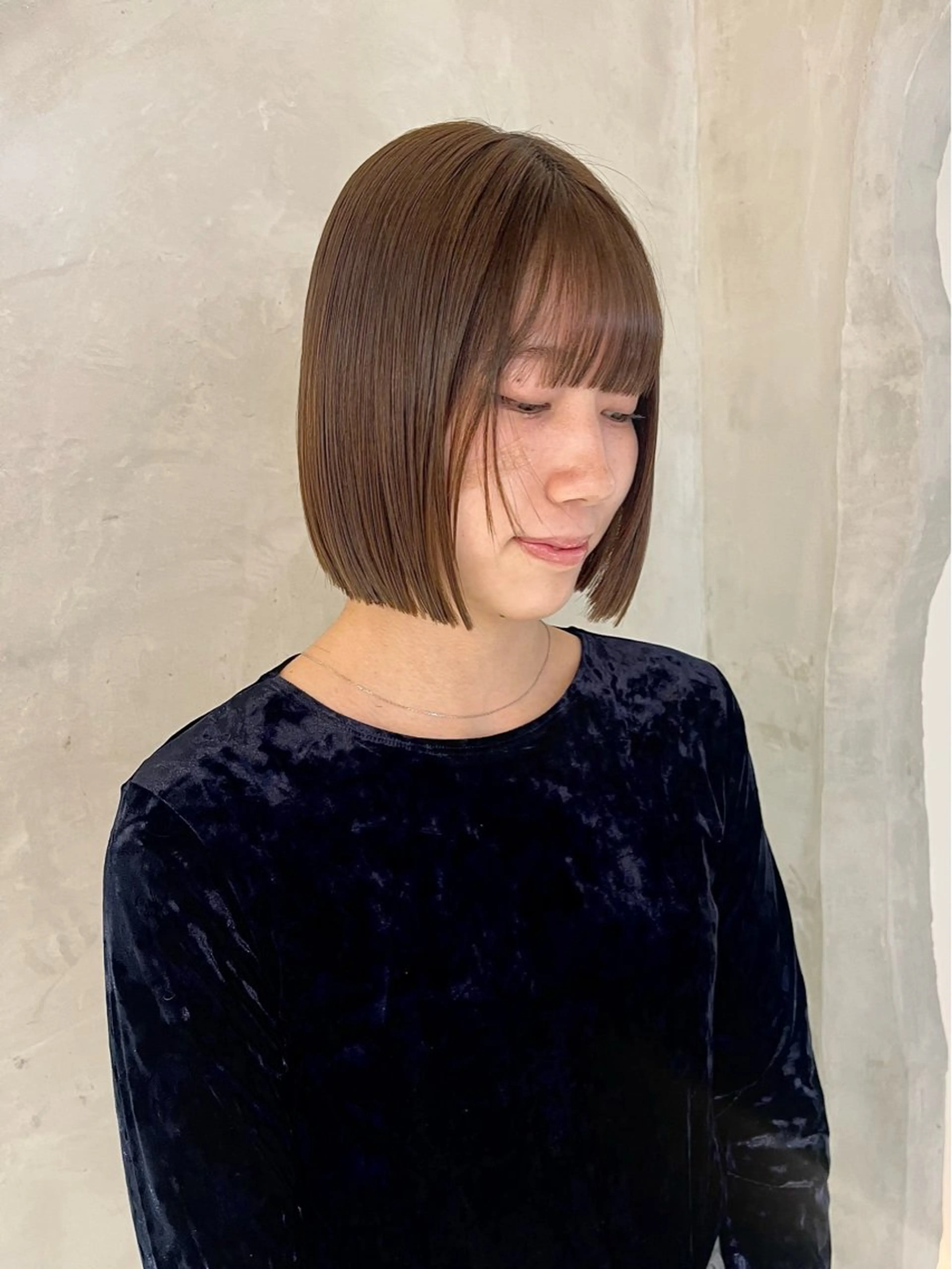 ミディアム カット トリートメント effect横浜所属・切りっぱなしボブ/ 艶カラー/綾莉のヘアスタイル