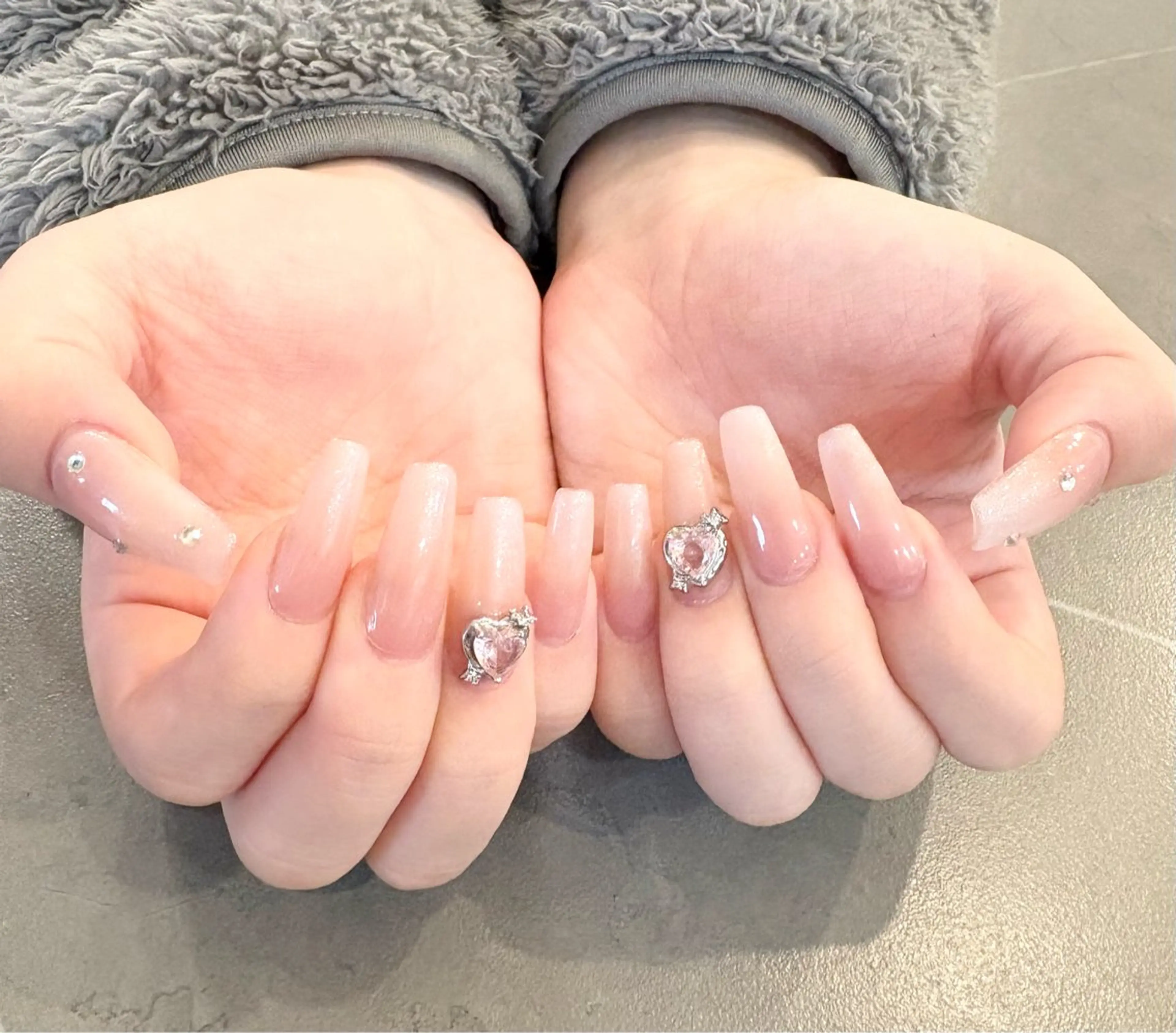 ネイル グラデーション ハート 氷ネイル・うるうるネイル ワンホンネイル ハンドネイル ✨韓国✨nail salonLumieのネイルデザイン