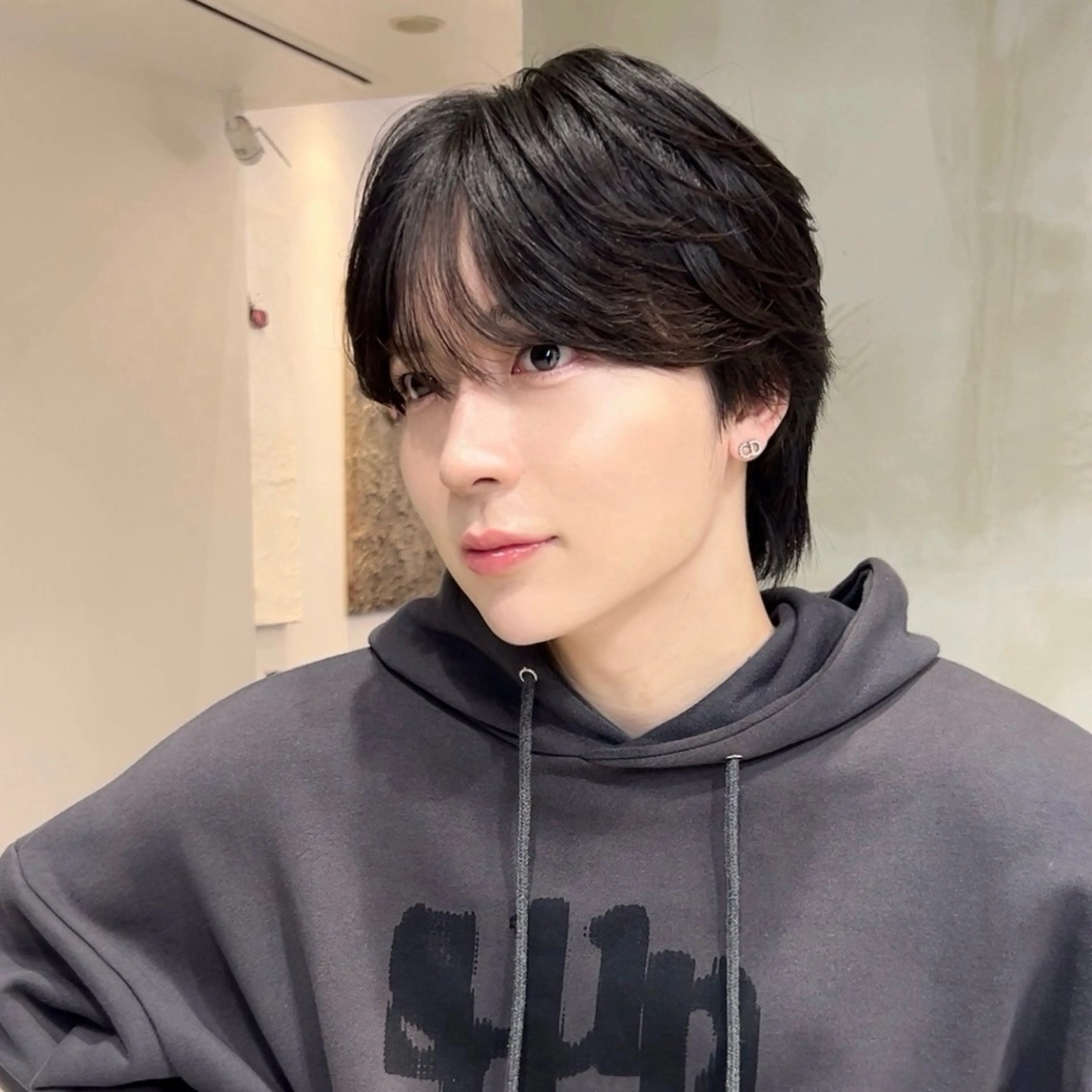 ミディアム パーマ メンズ カット 縮毛矯正 岡田大志🇰🇷 中/韓メンズヘアのヘアスタイル